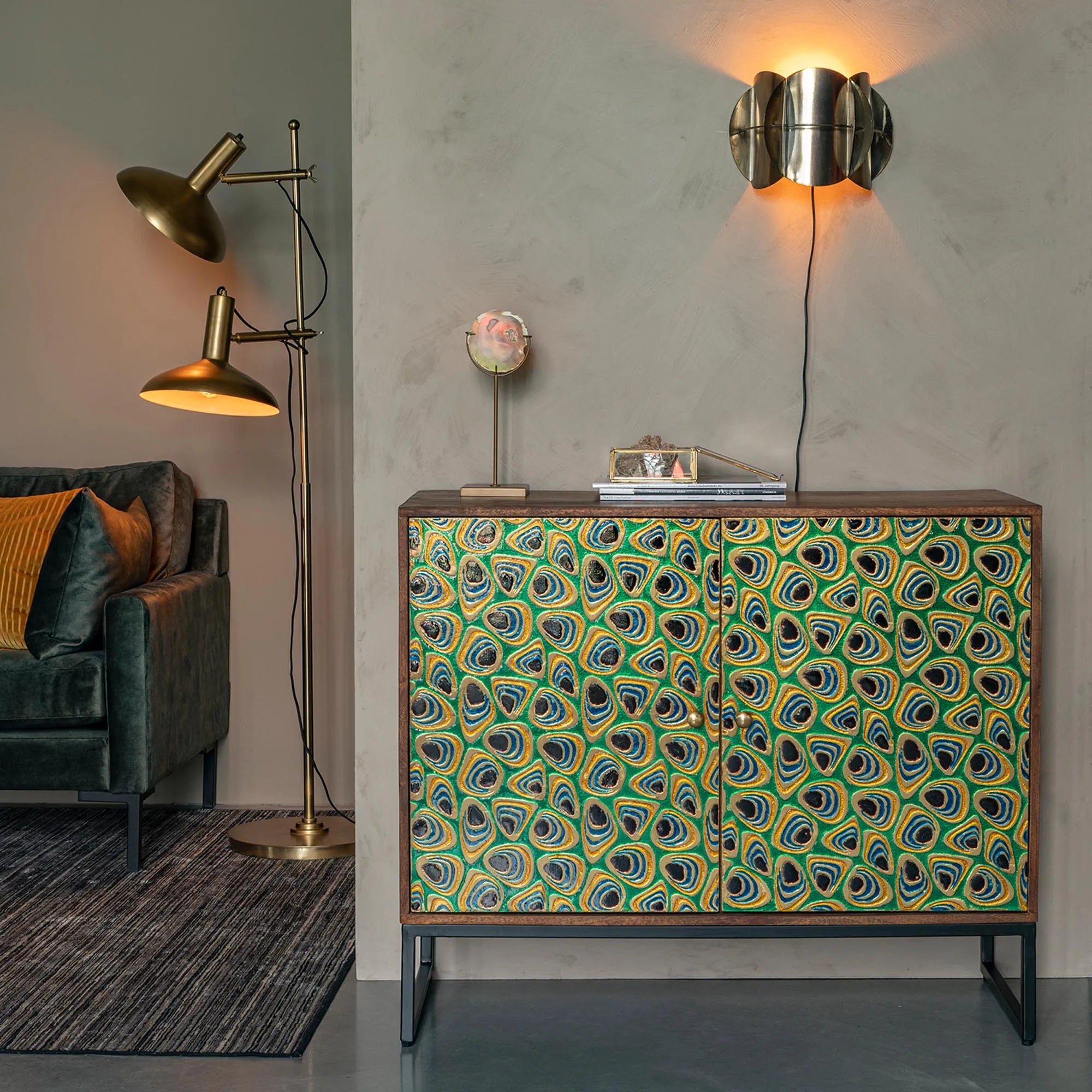 Cabinet Meena: Harmonische Fusion aus Vintage und modernem Flair.