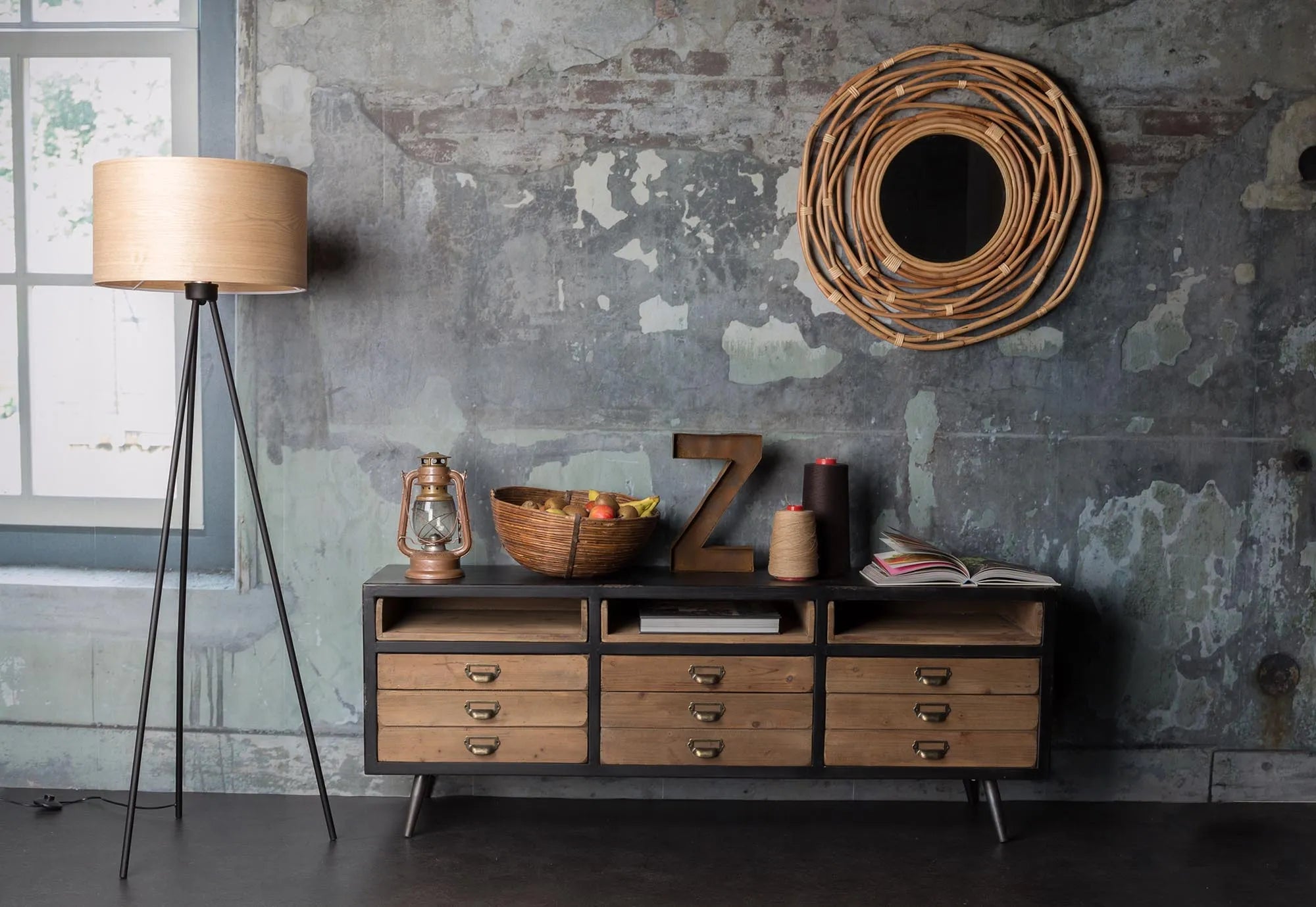 Sideboard Sol von Dutchbone: Mangoholz trifft auf modernes Design.