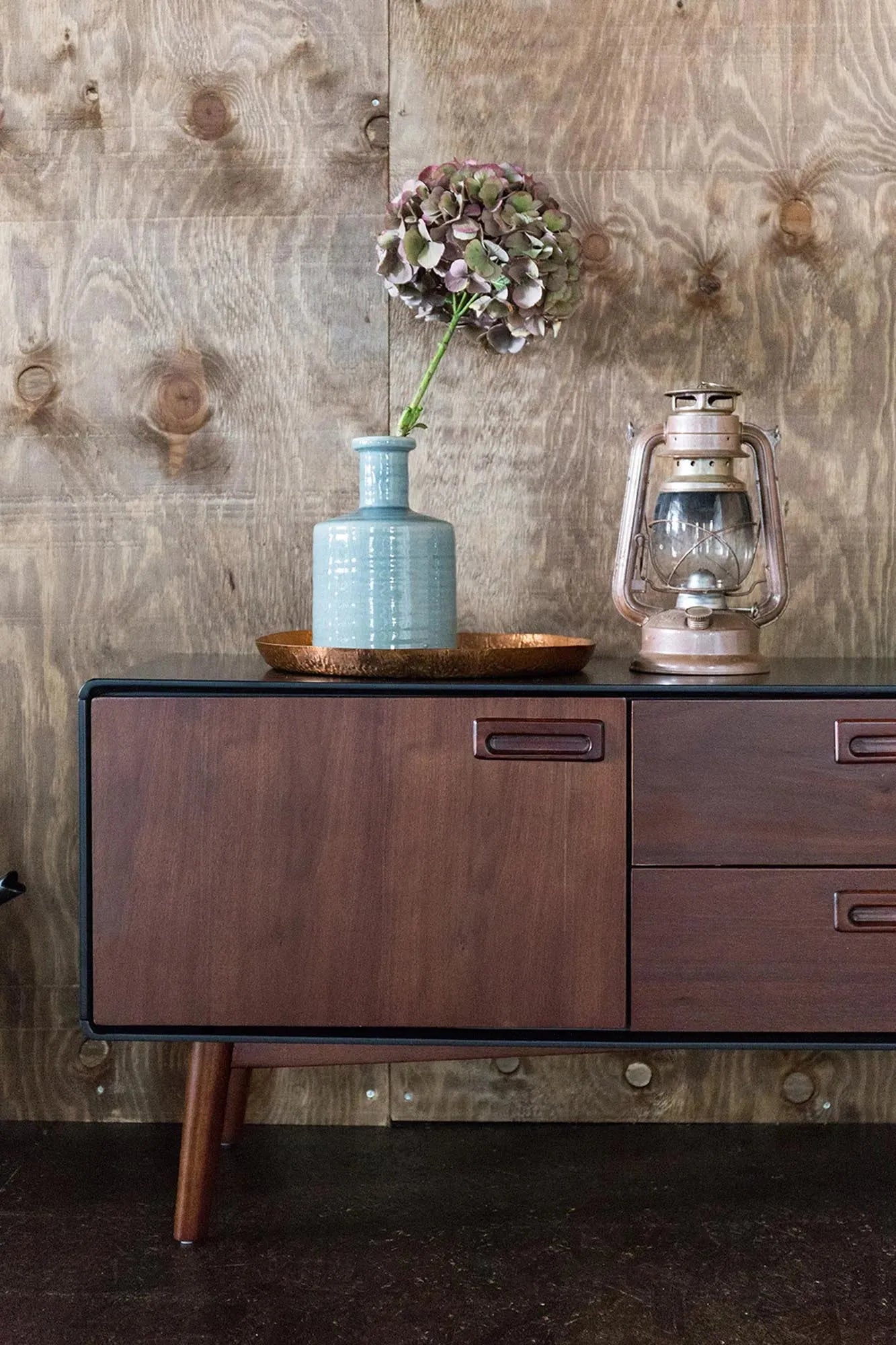 Stilvolles Sideboard Juju Low: Dutchbone vereint Form und Funktion.