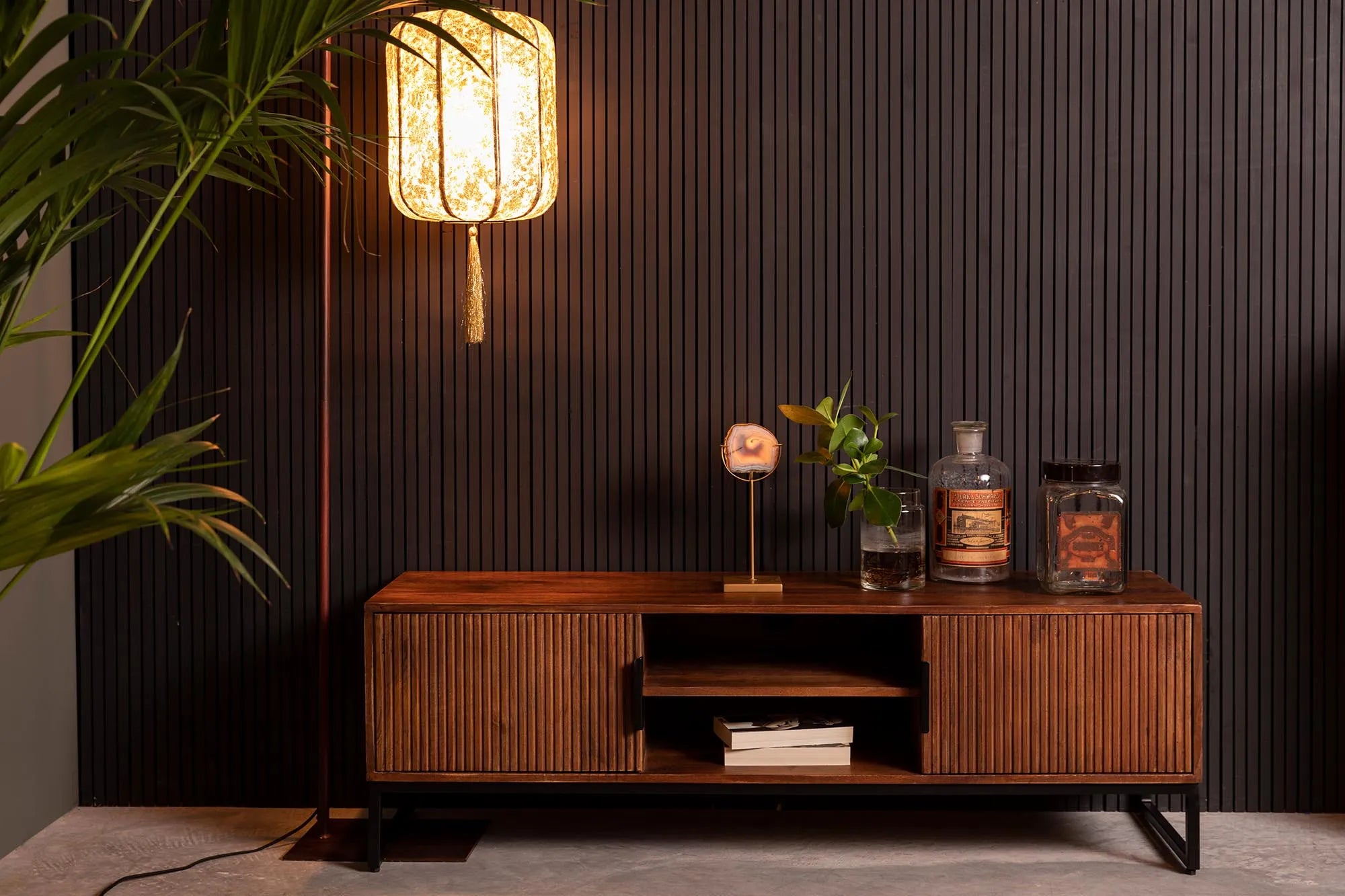 Sideboard Saroo von Dutchbone: Funktionalität trifft auf Retro-Charme.