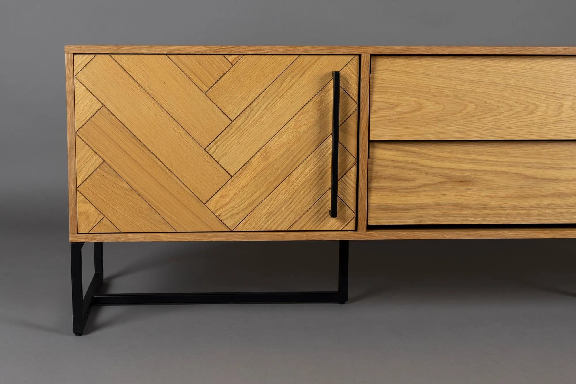 Dutchbone Class Low: Edles Sideboard mit modernem Retro-Design.