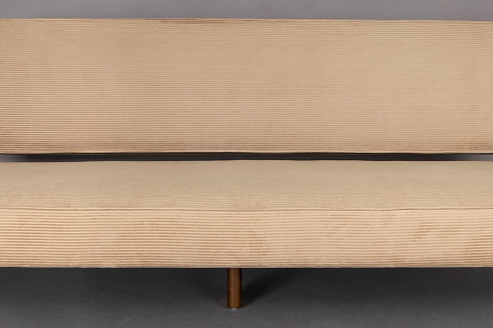 Sofa Preston in Beige präsentiert im Onlineshop von KAQTU Design AG. 2er Sofa ist von Dutchbone