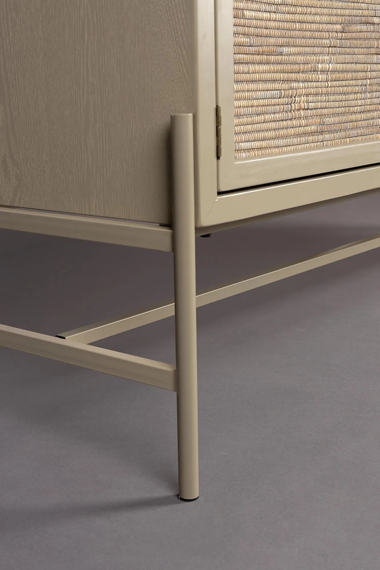 Sideboard Yasu in Beige präsentiert im Onlineshop von KAQTU Design AG. Sideboard ist von Dutchbone