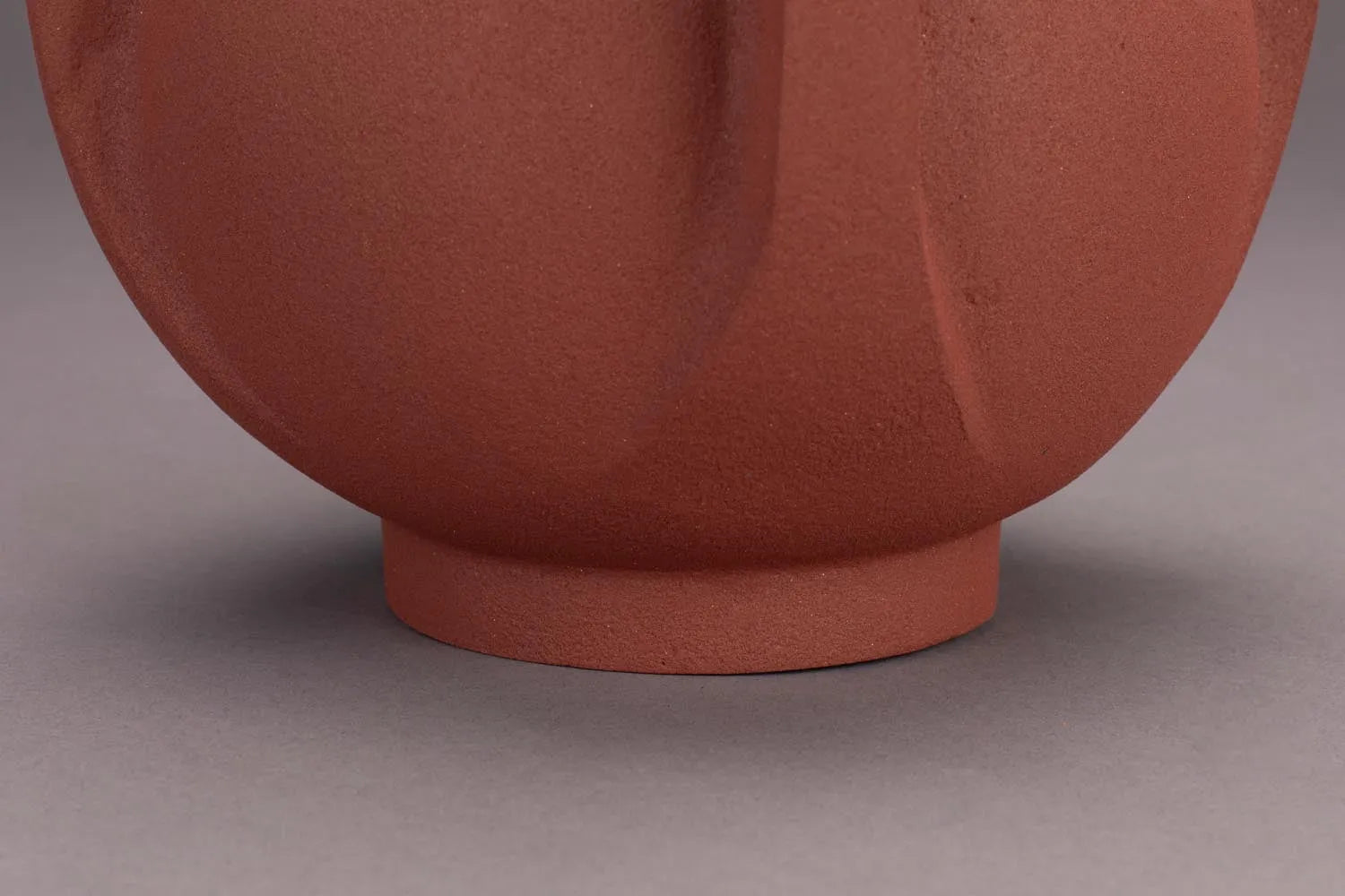 Vase Thiago M Terra in Red präsentiert im Onlineshop von KAQTU Design AG. Vase ist von Dutchbone