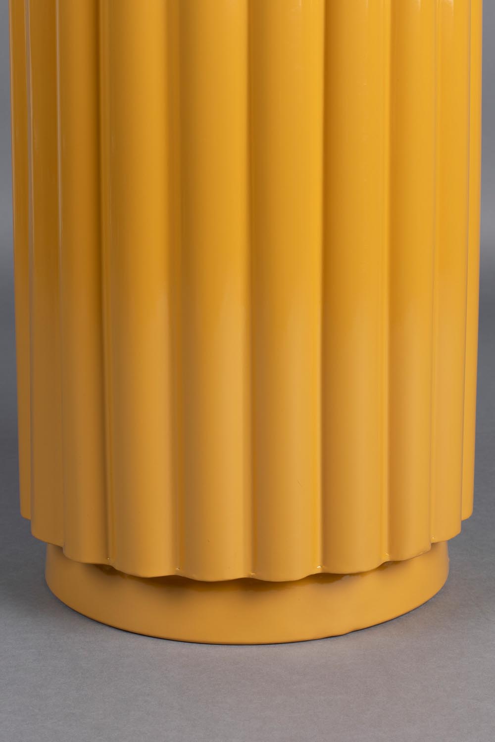 Hocker Camila Ocker in Yellow präsentiert im Onlineshop von KAQTU Design AG. Hocker ist von Dutchbone