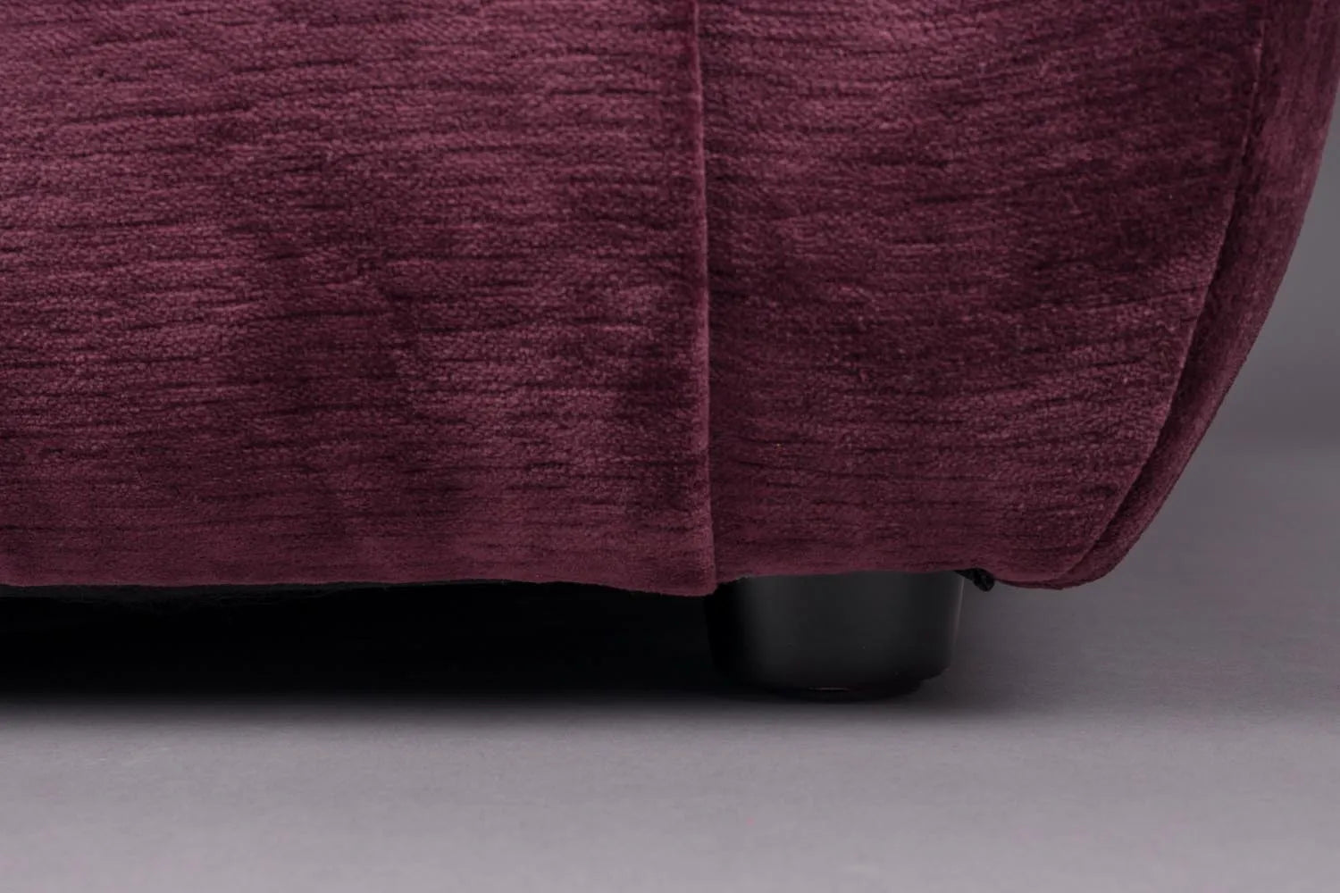 Hocker Giada Plum in Brown präsentiert im Onlineshop von KAQTU Design AG. Pouf ist von Dutchbone