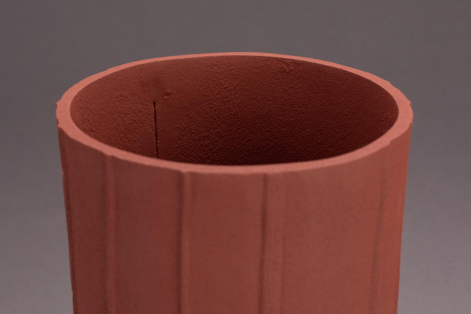 Vase Rander Terra in Red präsentiert im Onlineshop von KAQTU Design AG. Vase ist von Dutchbone