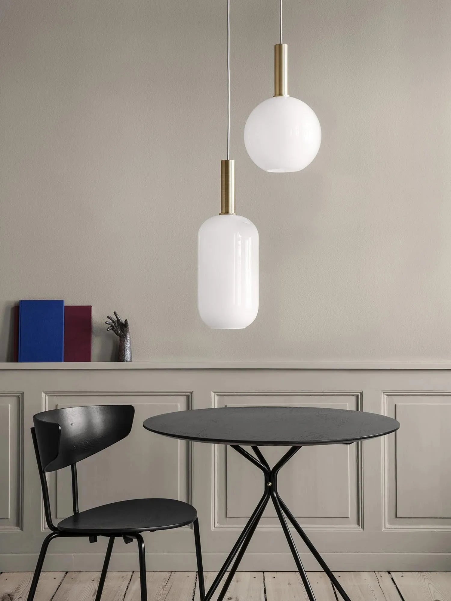 Stilvolle Collect Pendelleuchte hoch von Ferm Living für modernes Ambiente.