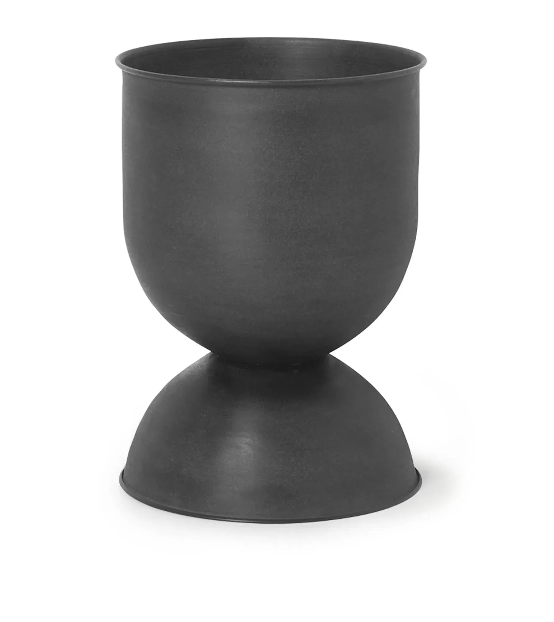 Modernes Hourglass Pflanzgefäß von Ferm Living für urbanes Flair.