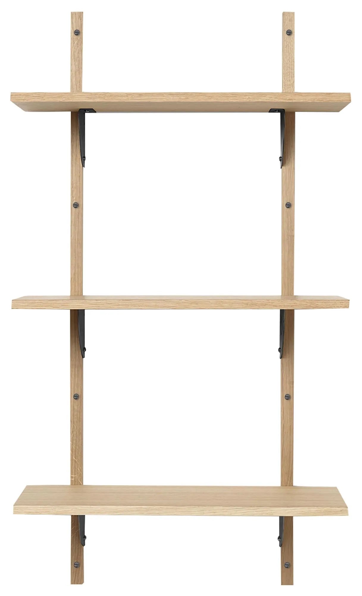 Das Sector Wandregal Triple von Ferm Living vereint robuste Einfachheit mit Holz und Messing, ideal für stilvolle Aufbewahrung.