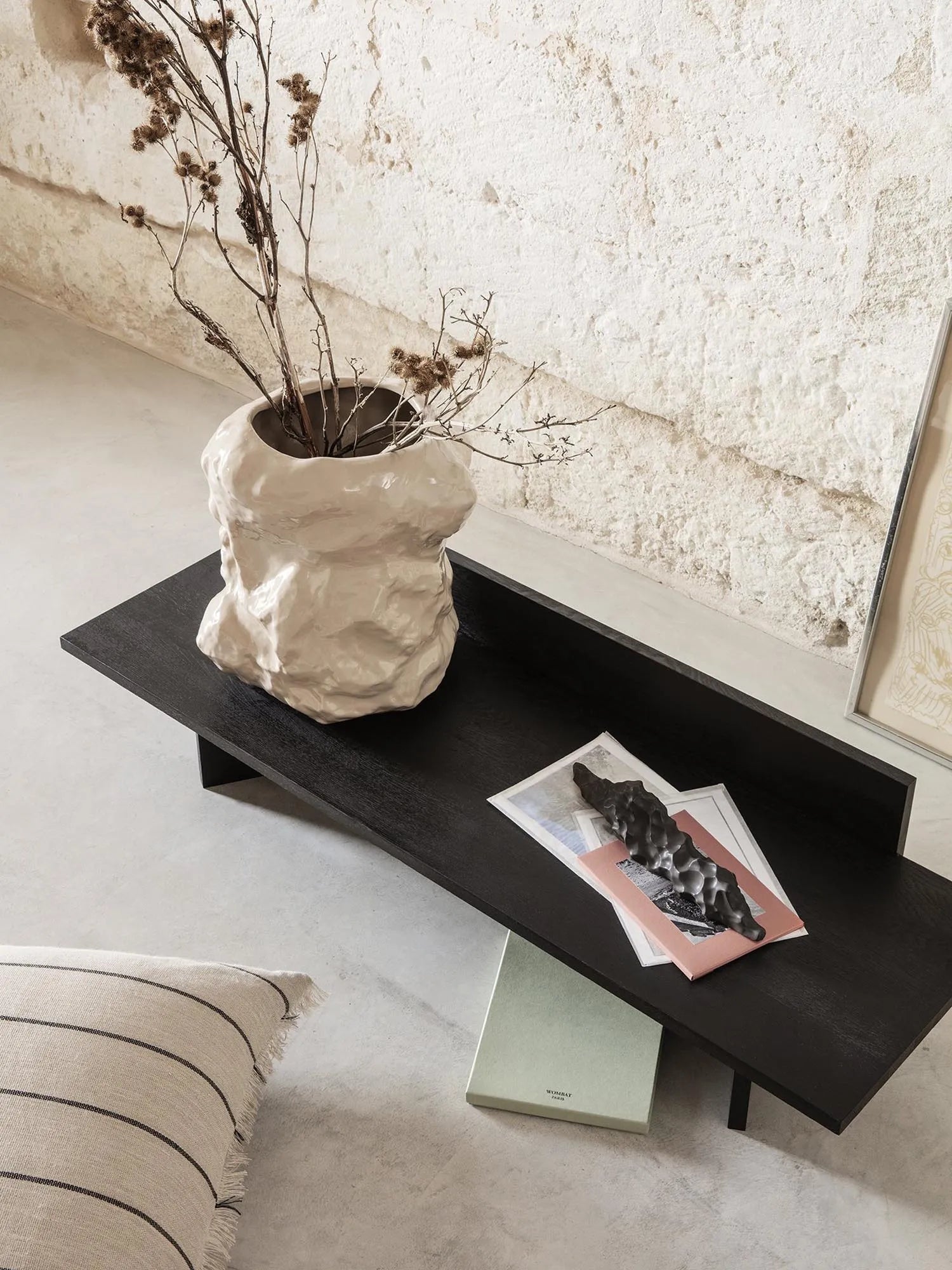 Tuck Vase von Ferm Living: Skulpturale Eleganz für Ihr Zuhause.