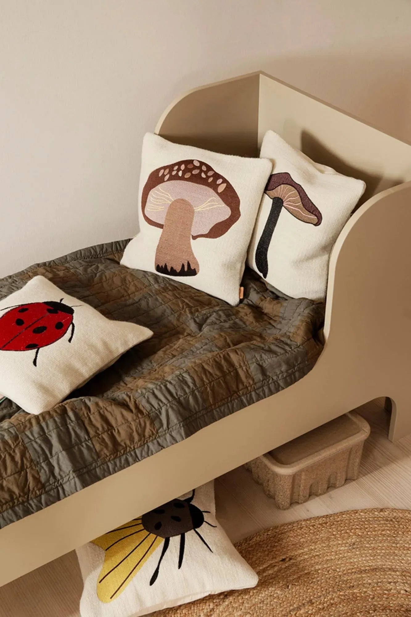 Elegantes Sill Junior Bett: Perfekte Schlaflösung für Kinderzimmer.