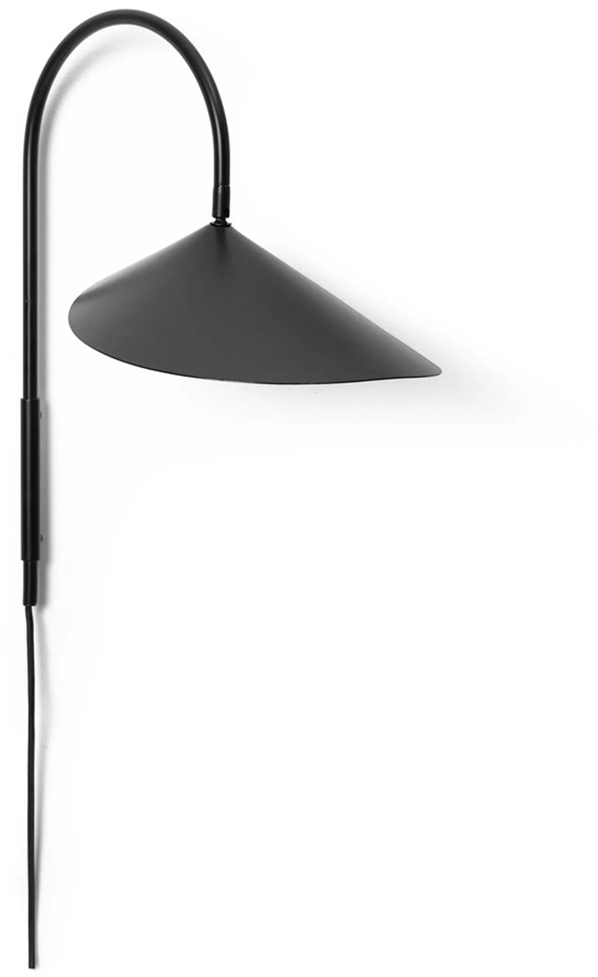 Arum Swivel Wandleuchte: Zeitlose Eleganz von Ferm Living.