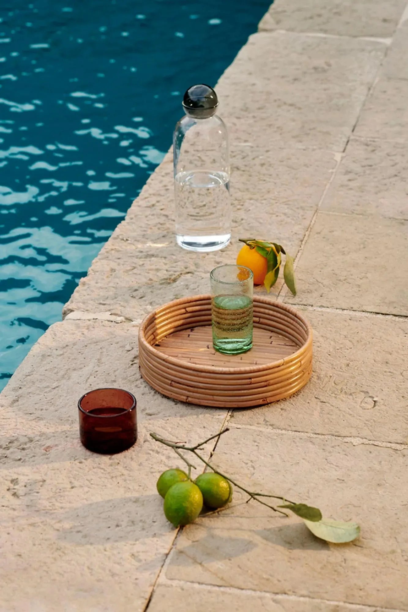 Isola Tablett 2er Set in Natur präsentiert im Onlineshop von KAQTU Design AG. Tablett ist von Ferm Living