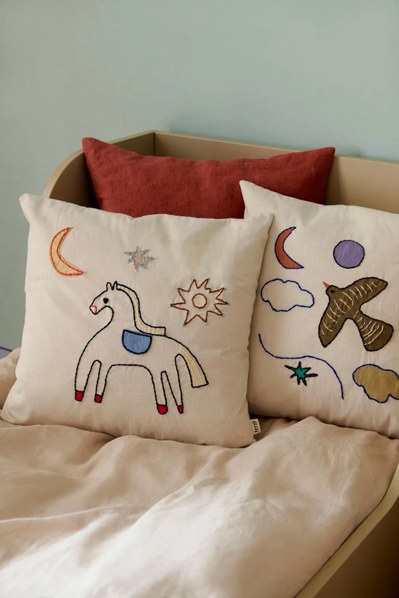 Naive Kissen in Multicolor präsentiert im Onlineshop von KAQTU Design AG. Kissen ist von Ferm Living