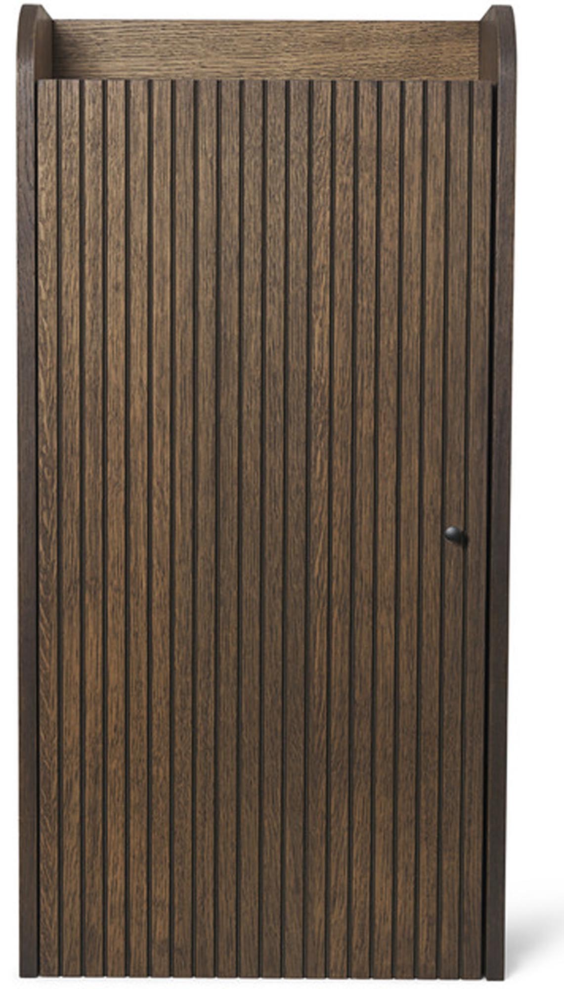 Sill Wandschrank in Dunkelbraun präsentiert im Onlineshop von KAQTU Design AG. Wandschrank ist von Ferm Living