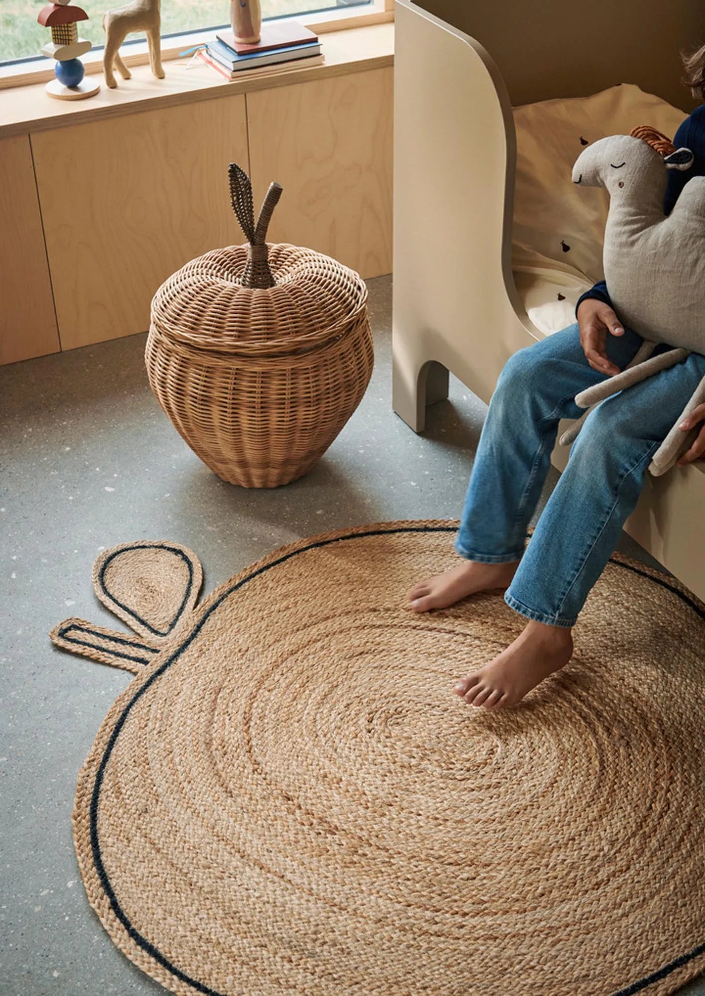 Eleganter Jute-Teppich von Ferm Living für stilvolle Wohnräume.