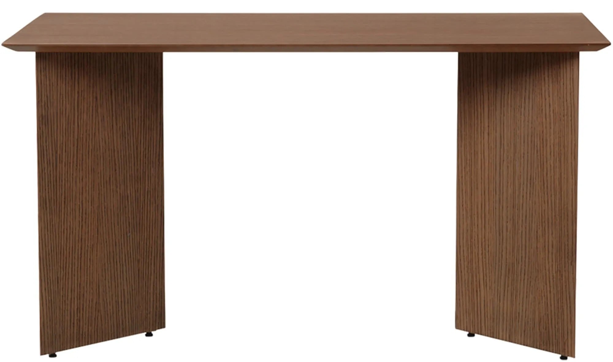 Die Mingle Tischplatte 210cm von Ferm Living vereint zeitgemäßes Design mit langlebigem FSC®-Holzfurnier, ideal für Büro oder Esszimmer.