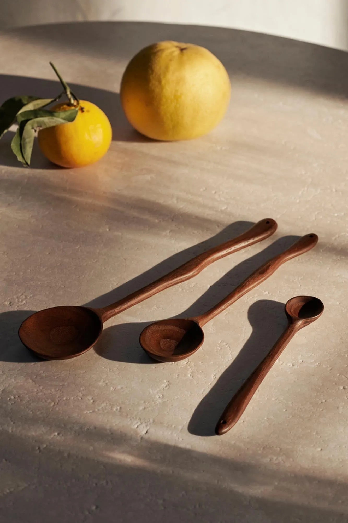 Meander Löffel in Dark Brown präsentiert im Onlineshop von KAQTU Design AG. Besteck ist von Ferm Living