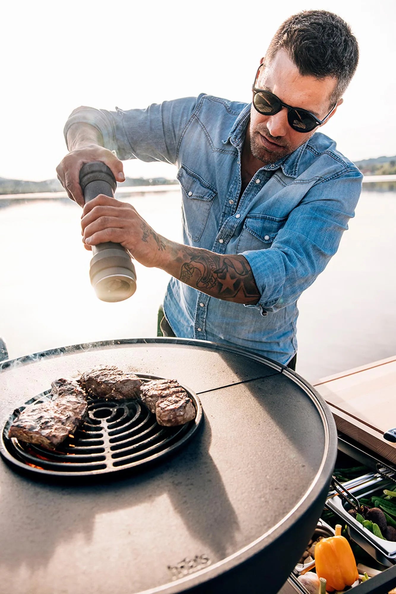 Grillgenuss pur: BOWL 57 Sear Grate für saftige Steaks von Höfats.