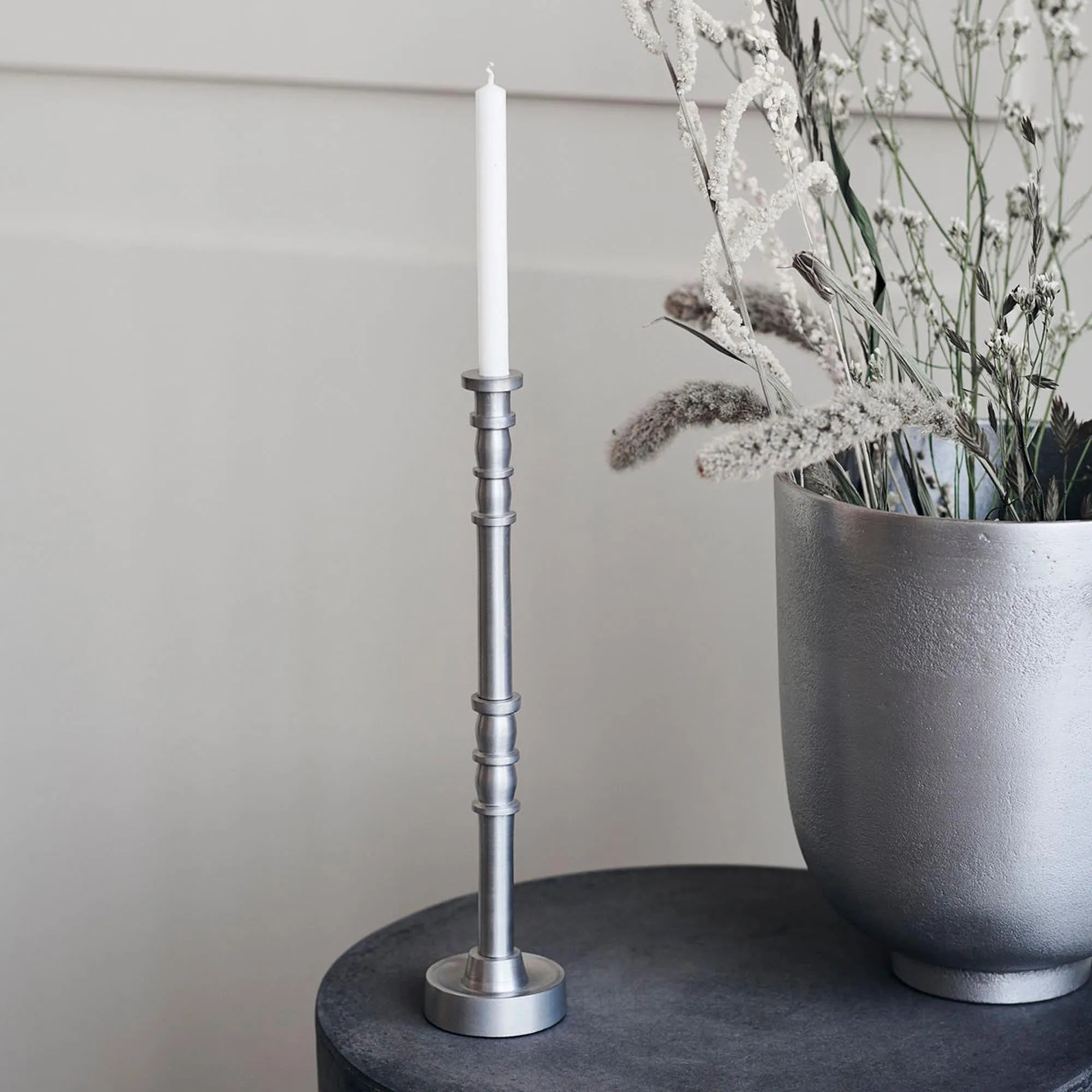 Kerzenständer, Jersey in Silber oxidiert präsentiert im Onlineshop von KAQTU Design AG. Einzelleuchter ist von House Doctor