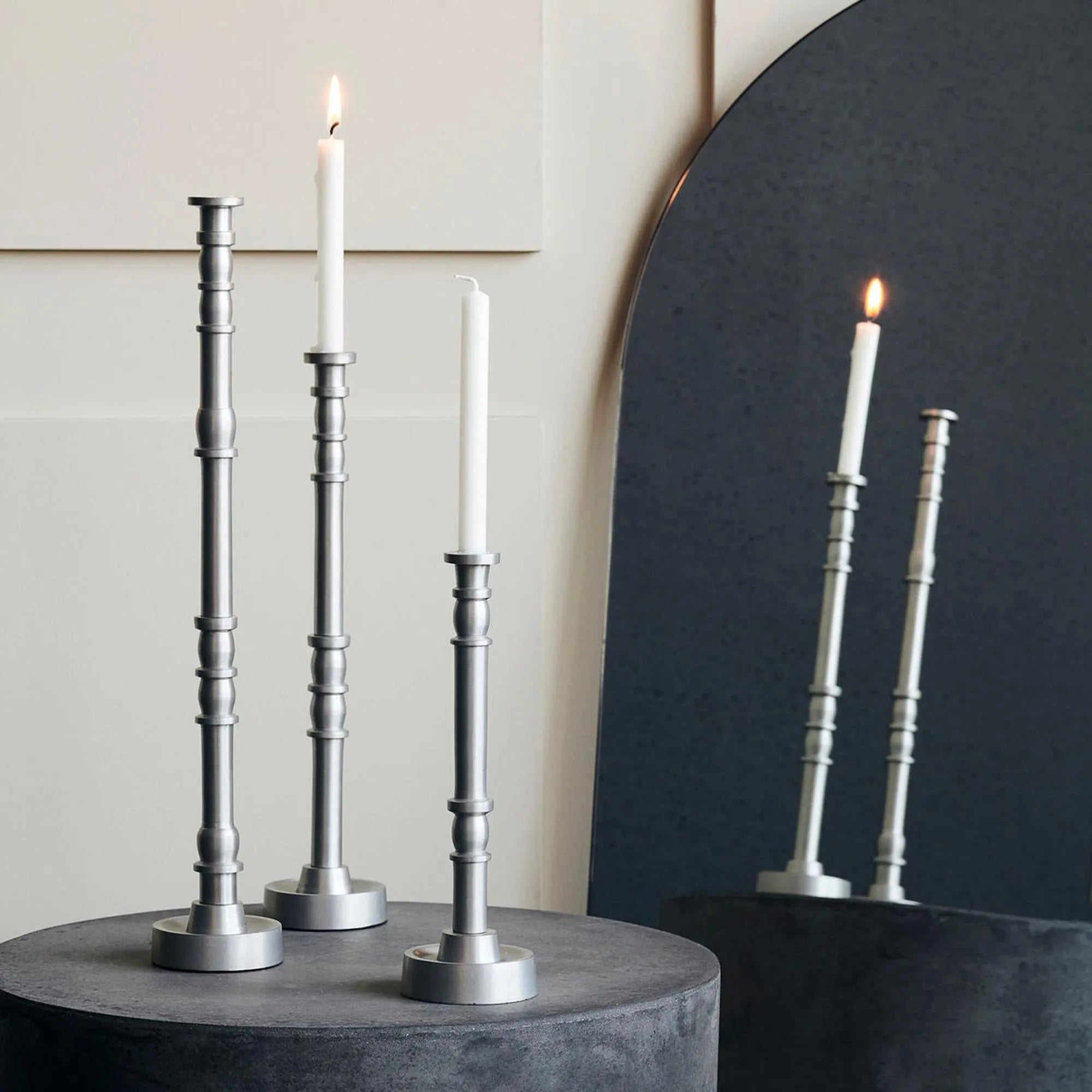 Kerzenständer, Jersey in Silber oxidiert präsentiert im Onlineshop von KAQTU Design AG. Einzelleuchter ist von House Doctor