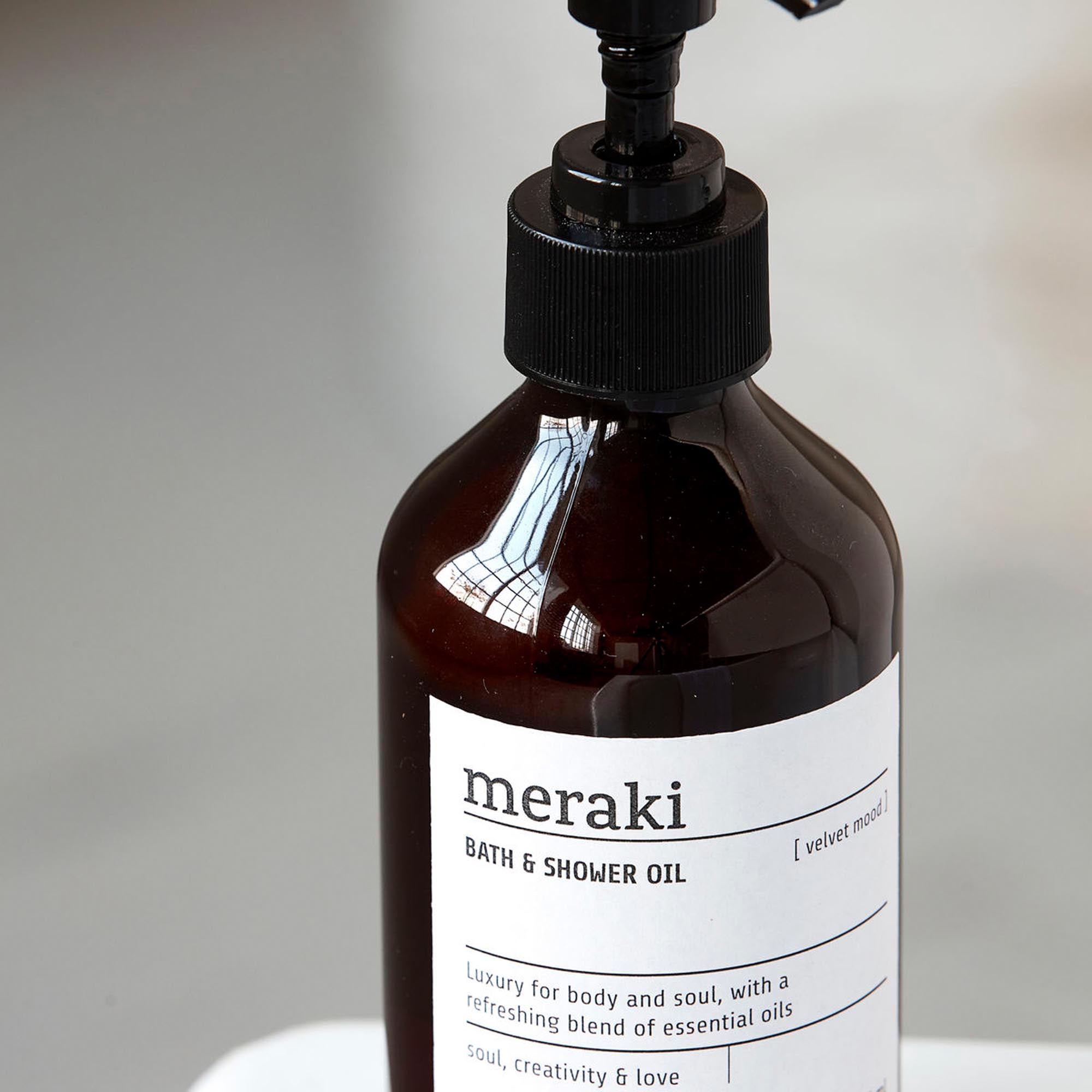 Bath & Shower oil, Velvet mood in  präsentiert im Onlineshop von KAQTU Design AG. Pflege ist von Meraki