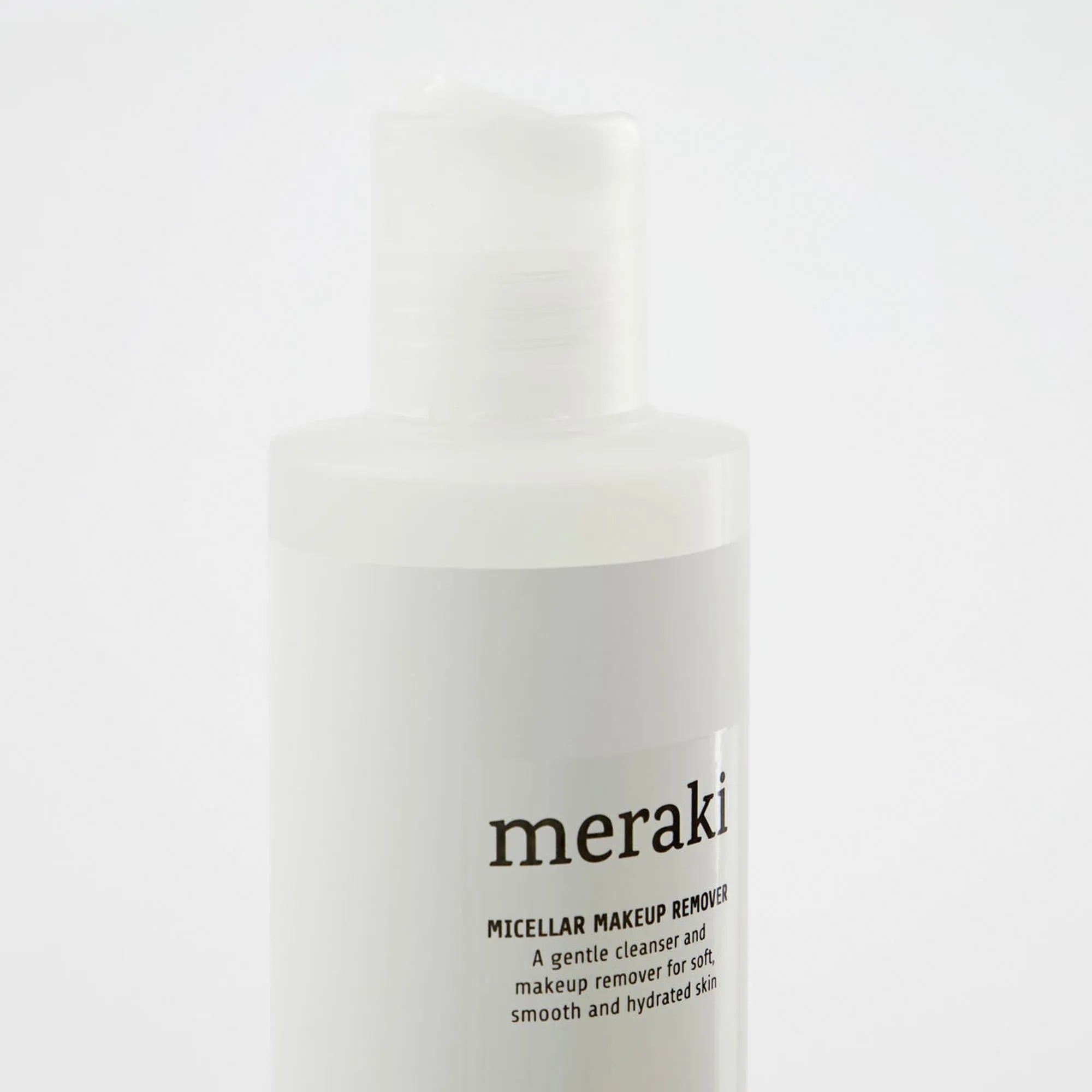 Micellar makeup remover in  präsentiert im Onlineshop von KAQTU Design AG. Pflege ist von Meraki