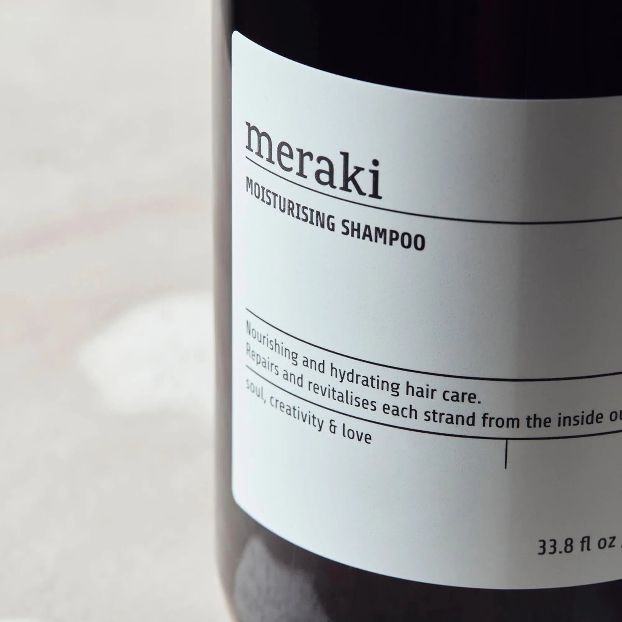 Meraki Shampoo: Sanfte Pflege für geschmeidiges, hydratisiertes Haar.