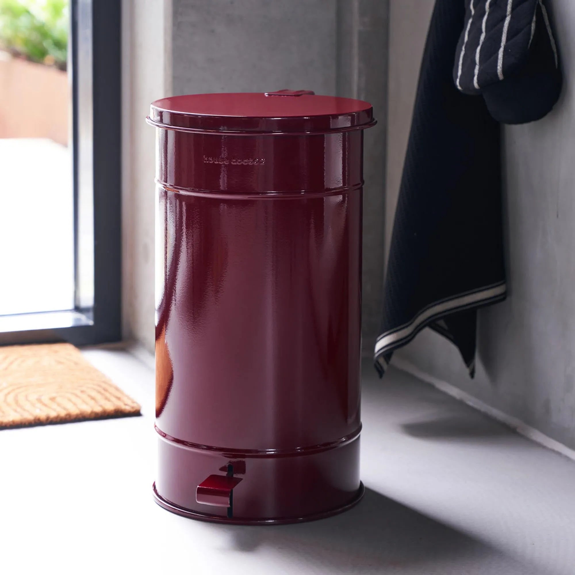 Mülleimer, HDSono, Bordeaux in Bordeaux präsentiert im Onlineshop von KAQTU Design AG. Mülleimer ist von House Doctor