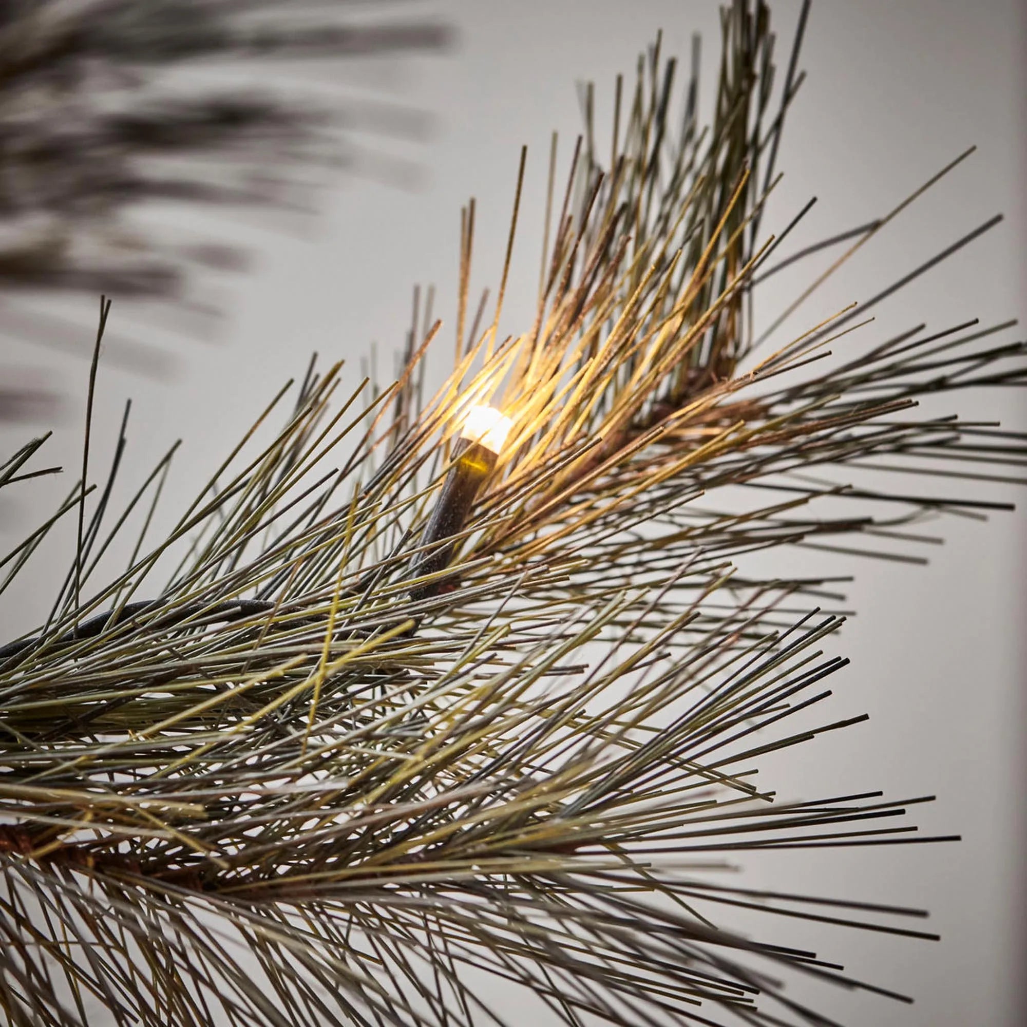 Weihnachtsbaum mit LED-Lichtern, HDPeuce, Natur in Natur präsentiert im Onlineshop von KAQTU Design AG. Weihnachtszubehör ist von House Doctor