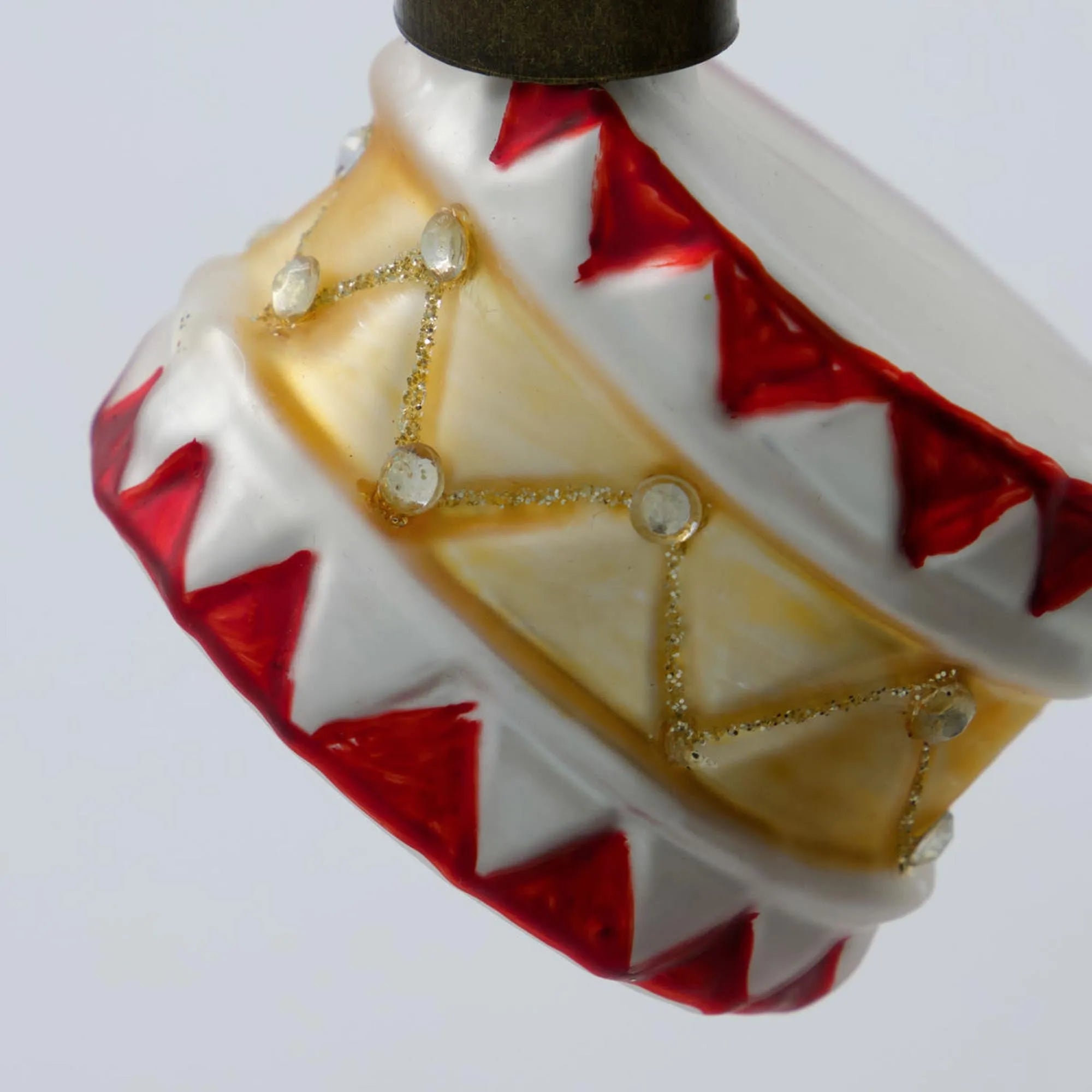 Ornamente, HDTambur in Red/Gold präsentiert im Onlineshop von KAQTU Design AG. Weihnachtszubehör ist von House Doctor