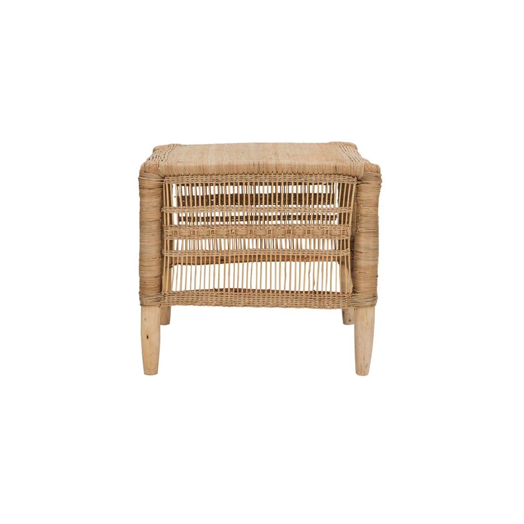 Eleganter Hocker HDRika aus Eukalyptusholz und Rattan von House Doctor. Nachhaltig, robust und vielseitig einsetzbar.