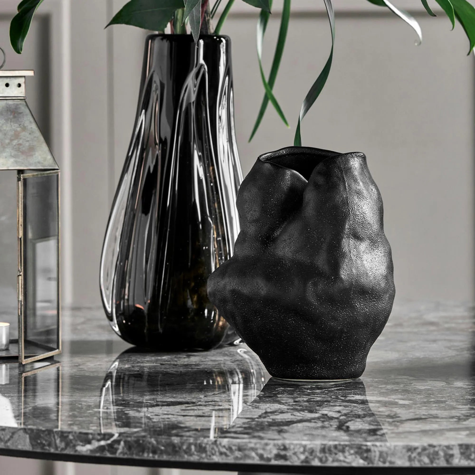 Vase, HDFomu, Schwarz in Schwarz präsentiert im Onlineshop von KAQTU Design AG. Vase ist von House Doctor