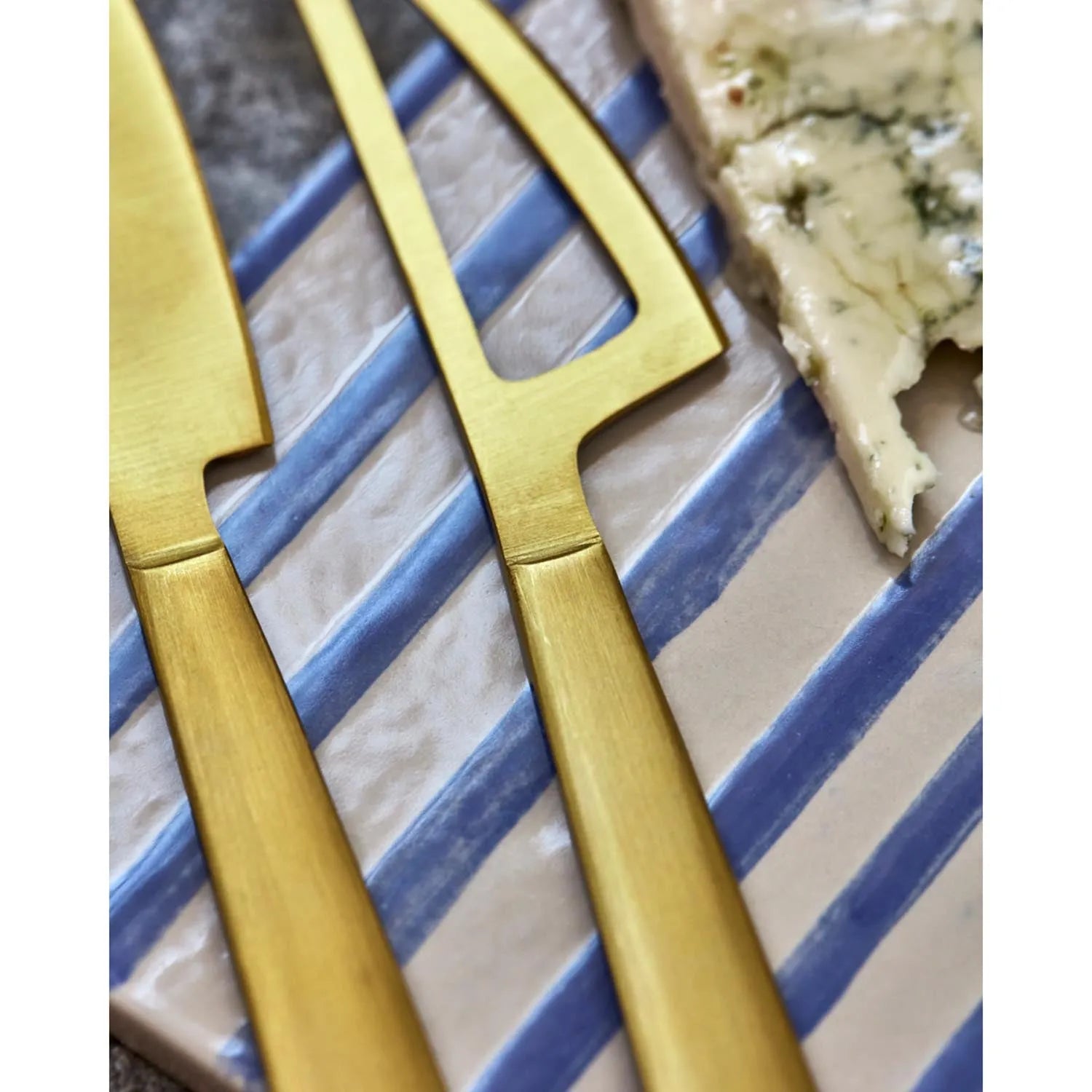 Käsemesser, HDCheese, Gold in Gold präsentiert im Onlineshop von KAQTU Design AG. Besteck ist von House Doctor