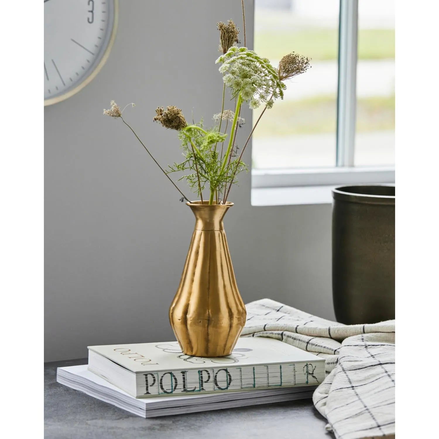 Vase, HDViolet, Gold in Gold präsentiert im Onlineshop von KAQTU Design AG. Vase ist von House Doctor