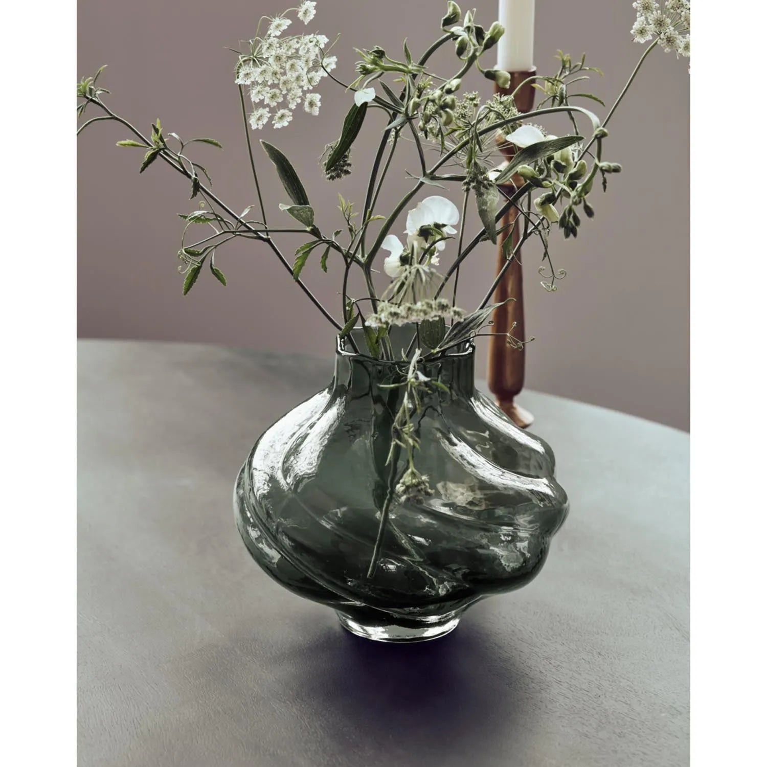 Vase, HDTurn, Rauchgrau in Rauchgrau präsentiert im Onlineshop von KAQTU Design AG. Vase ist von House Doctor