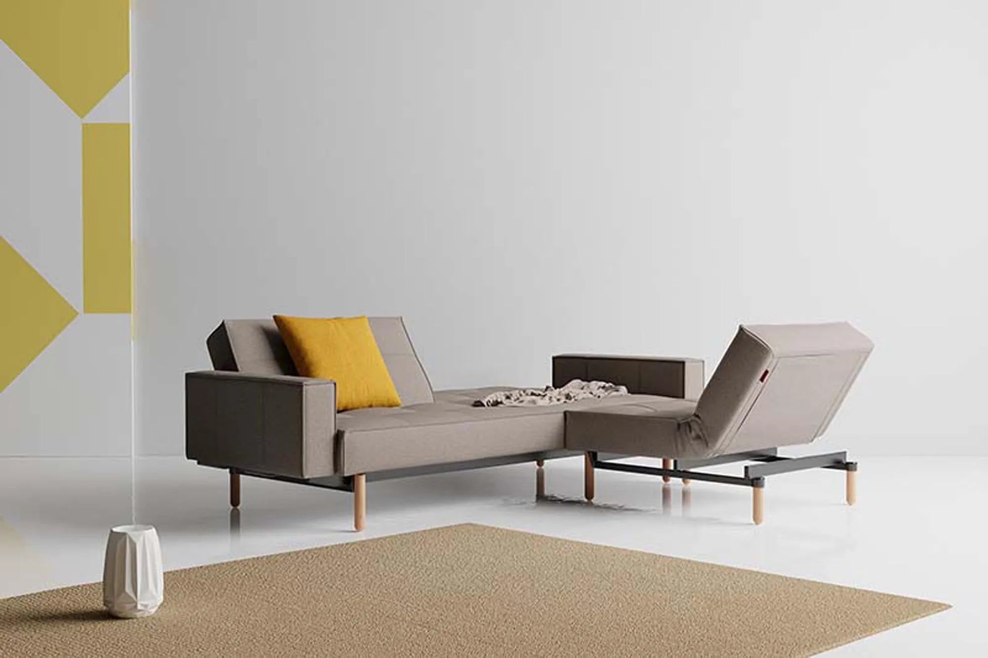 Modernes Splitback Sofabett 210 Stem mit vielseitigen Armlehnen.