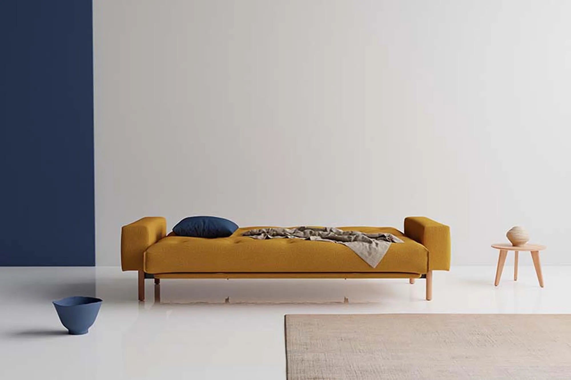 Elegantes Mimer Bettsofa Nordic: Skandinavisches Design, anpassbarer Schlafkomfort, robustes Stahlgestell, nachhaltige Eichenbeine.