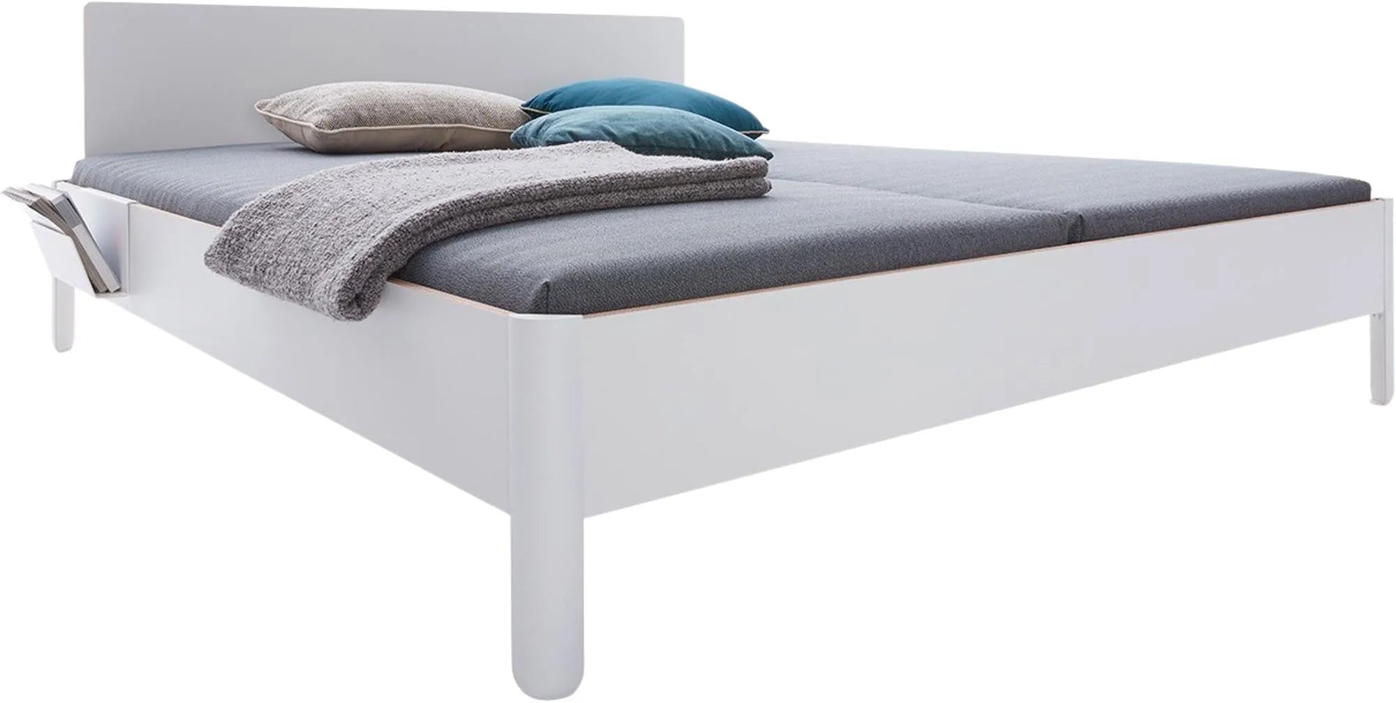 Nait Doppelbett 140: Minimalistisches Design, stabile Alu-Füße, Schichtholz in 20 Farben, flexible Add-ons wie Buchablage.