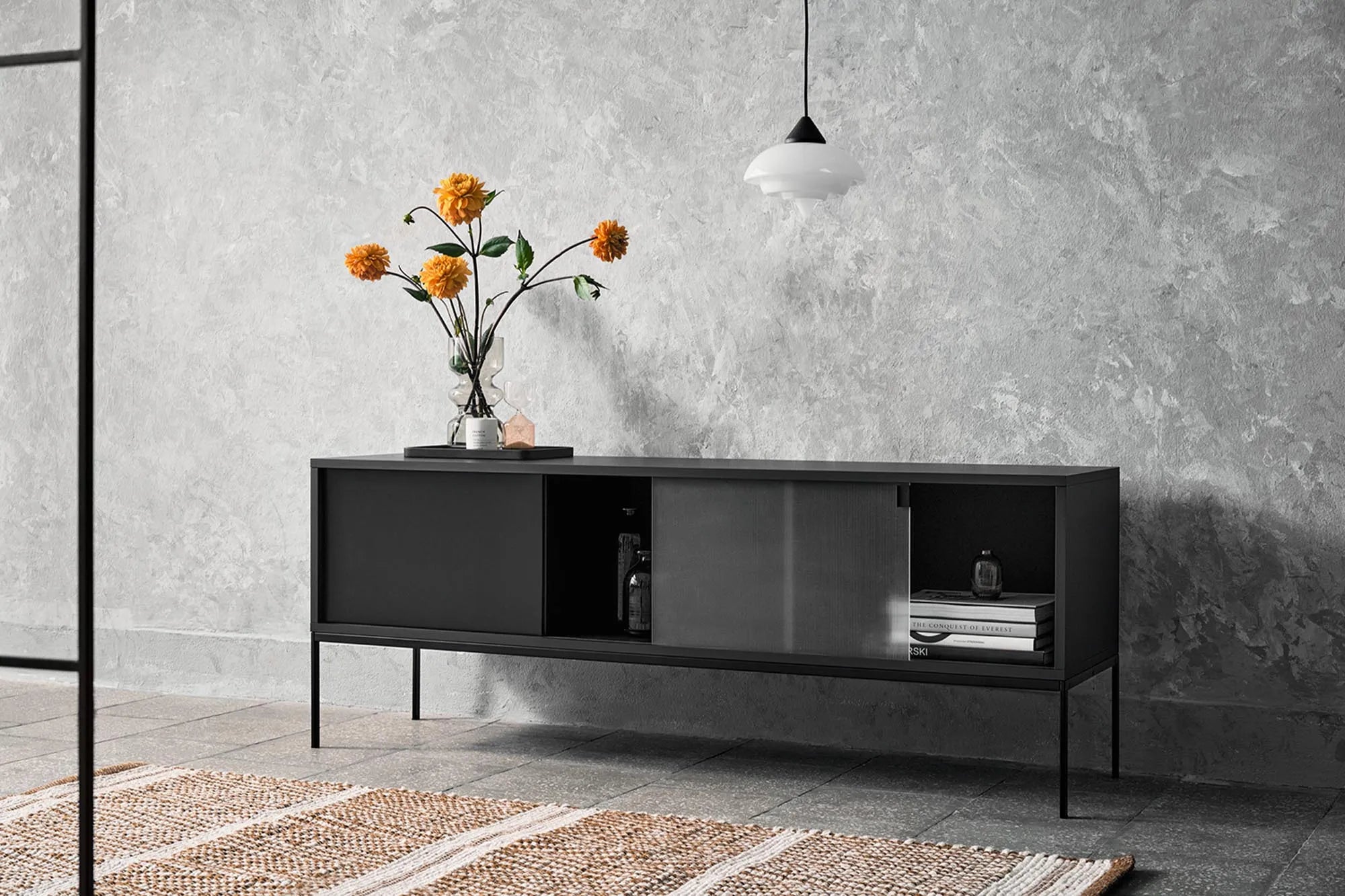 Met Sideboard von Noo.ma: Zeitloses Design mit praktischer Eleganz.