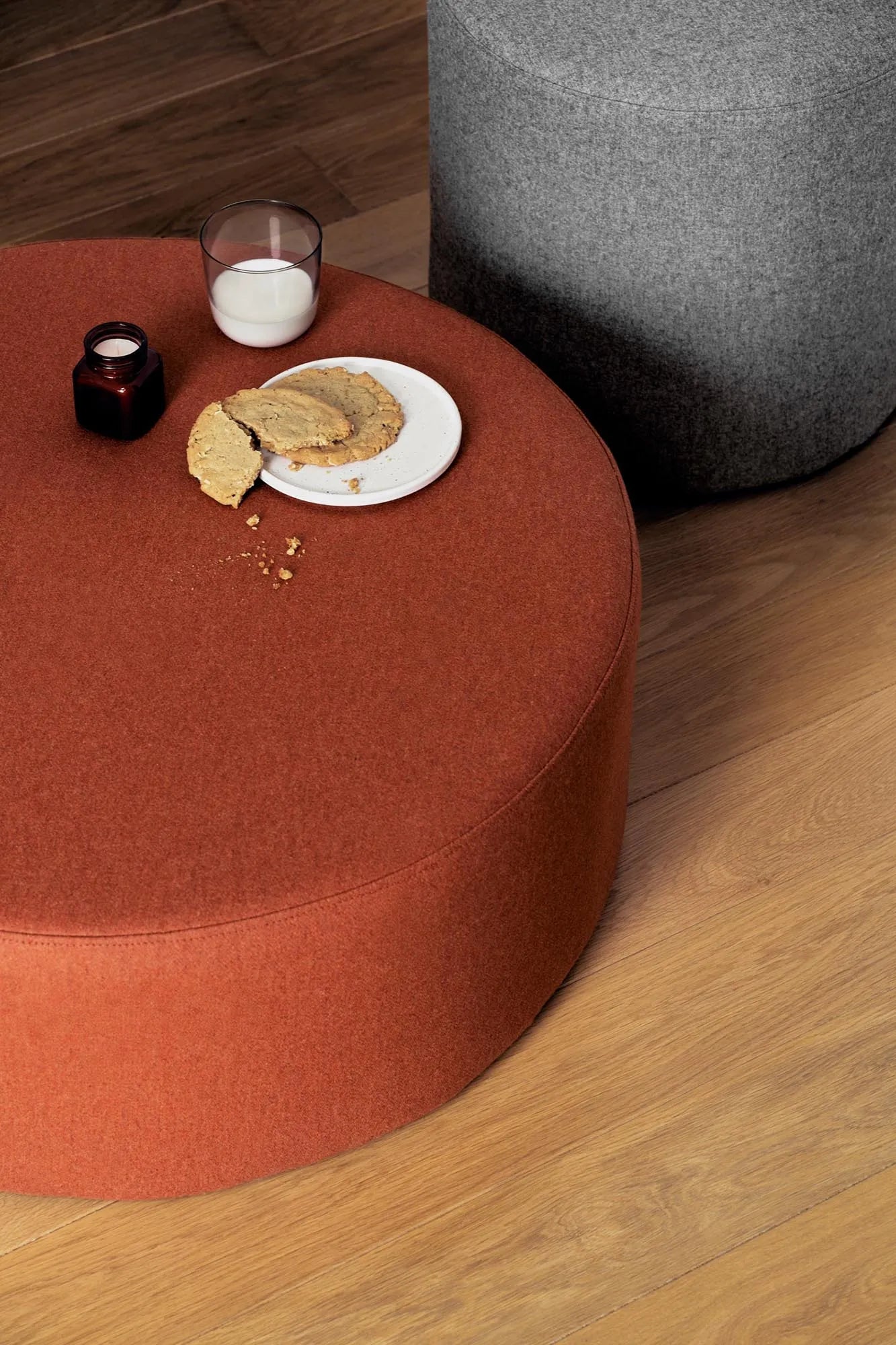 Folk Pouf von Noo.ma: Zeitloses Design trifft auf Funktionalität.