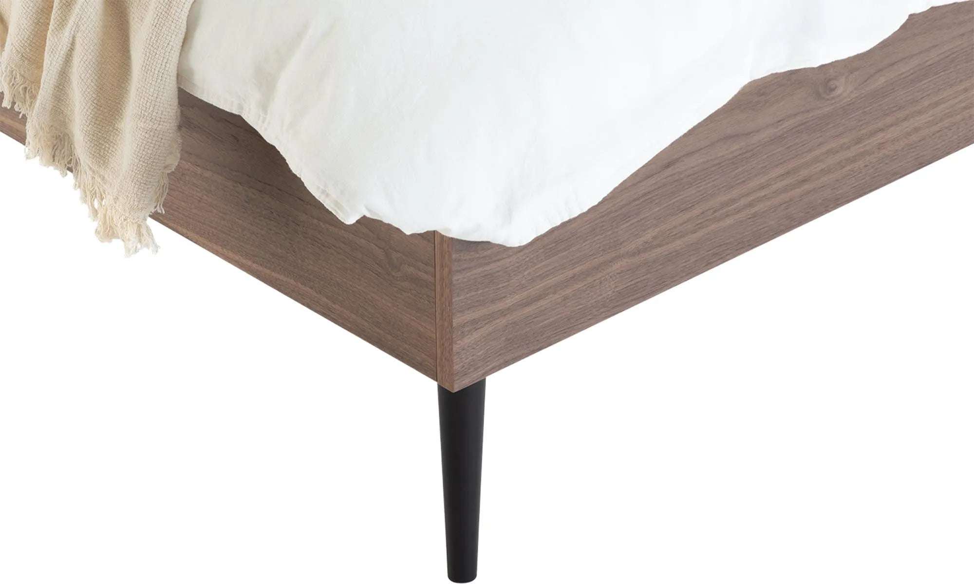 Streiko Bett in Natur präsentiert im Onlineshop von KAQTU Design AG. Bett ist von Noo.ma