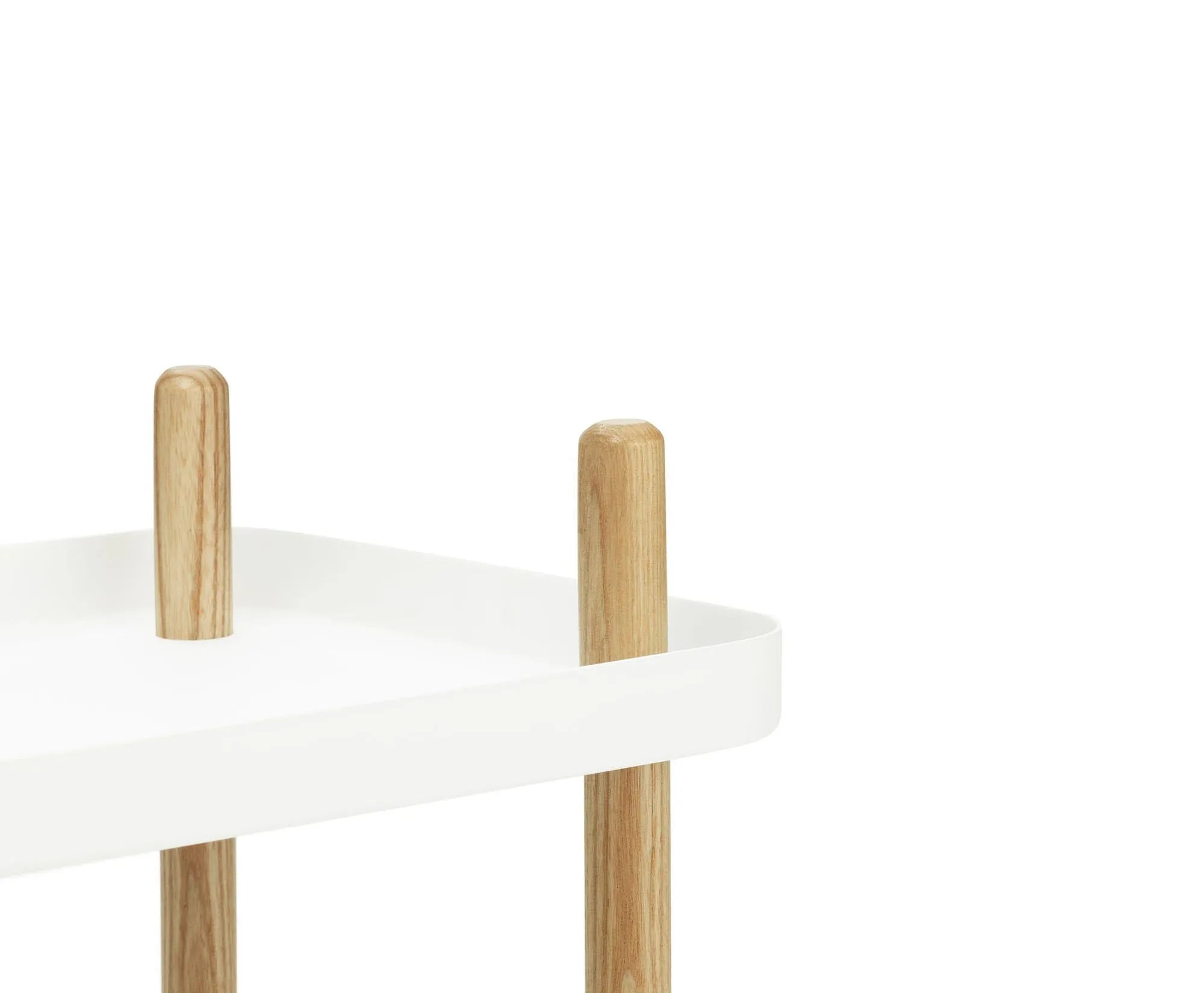 Eleganter Block Tisch von Normann Copenhagen für flexible Wohnräume.