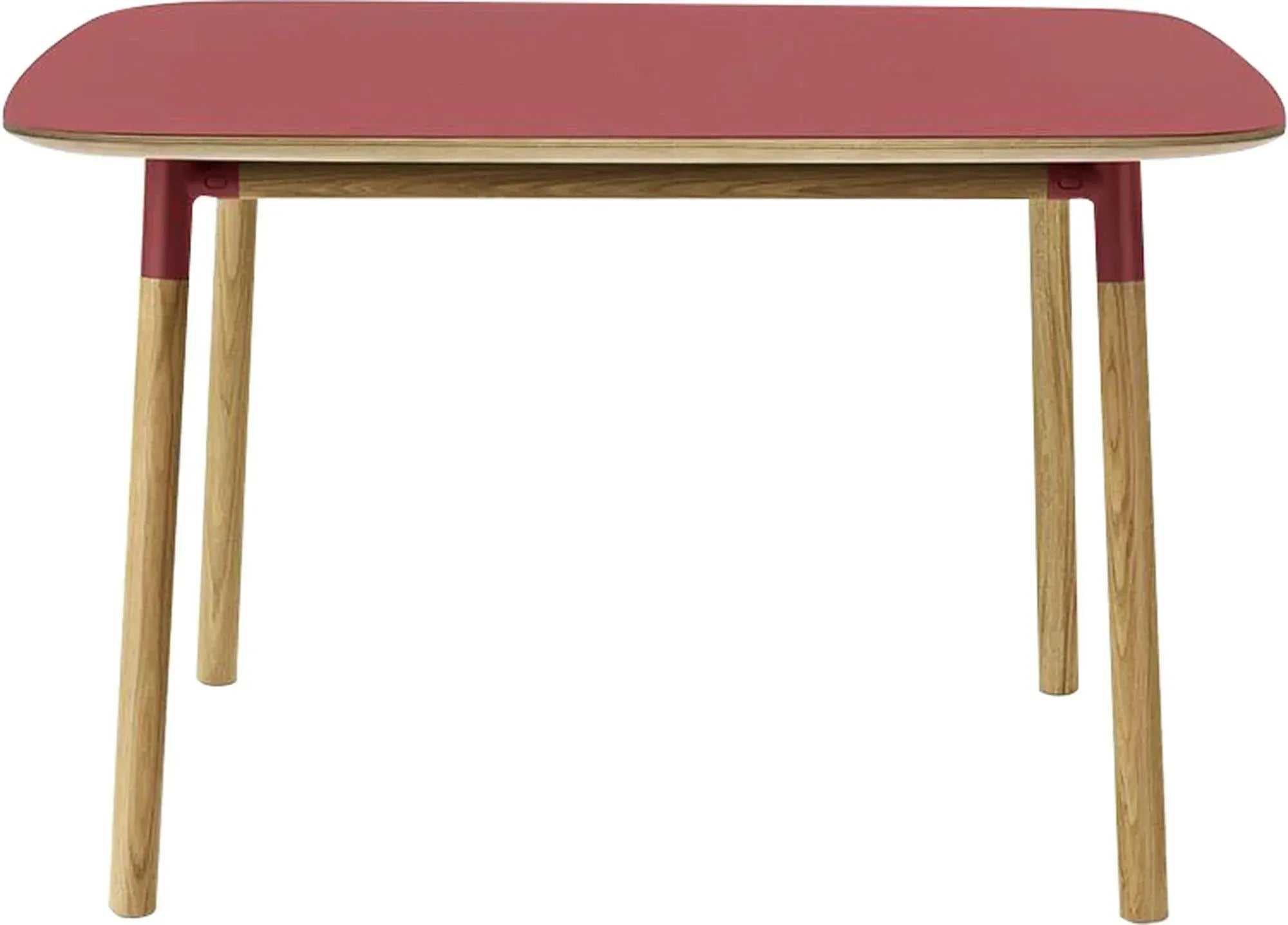 Eleganter Form Tisch 120x120 von Normann Copenhagen für modernes Wohnen.