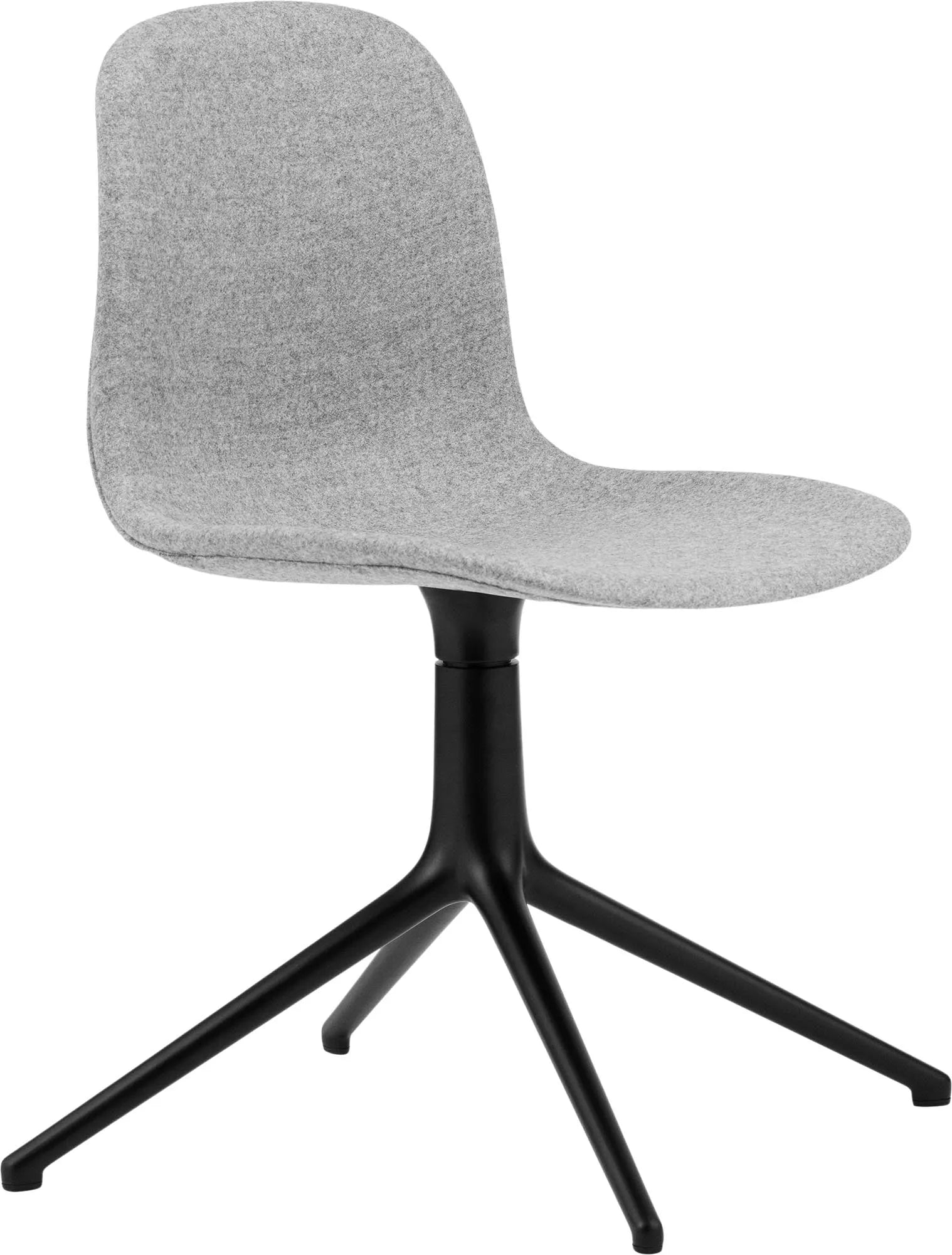 Der Form Drehstuhl von Normann Copenhagen besticht durch sein elegantes Design und bietet über 40.000 Kombinationsmöglichkeiten.