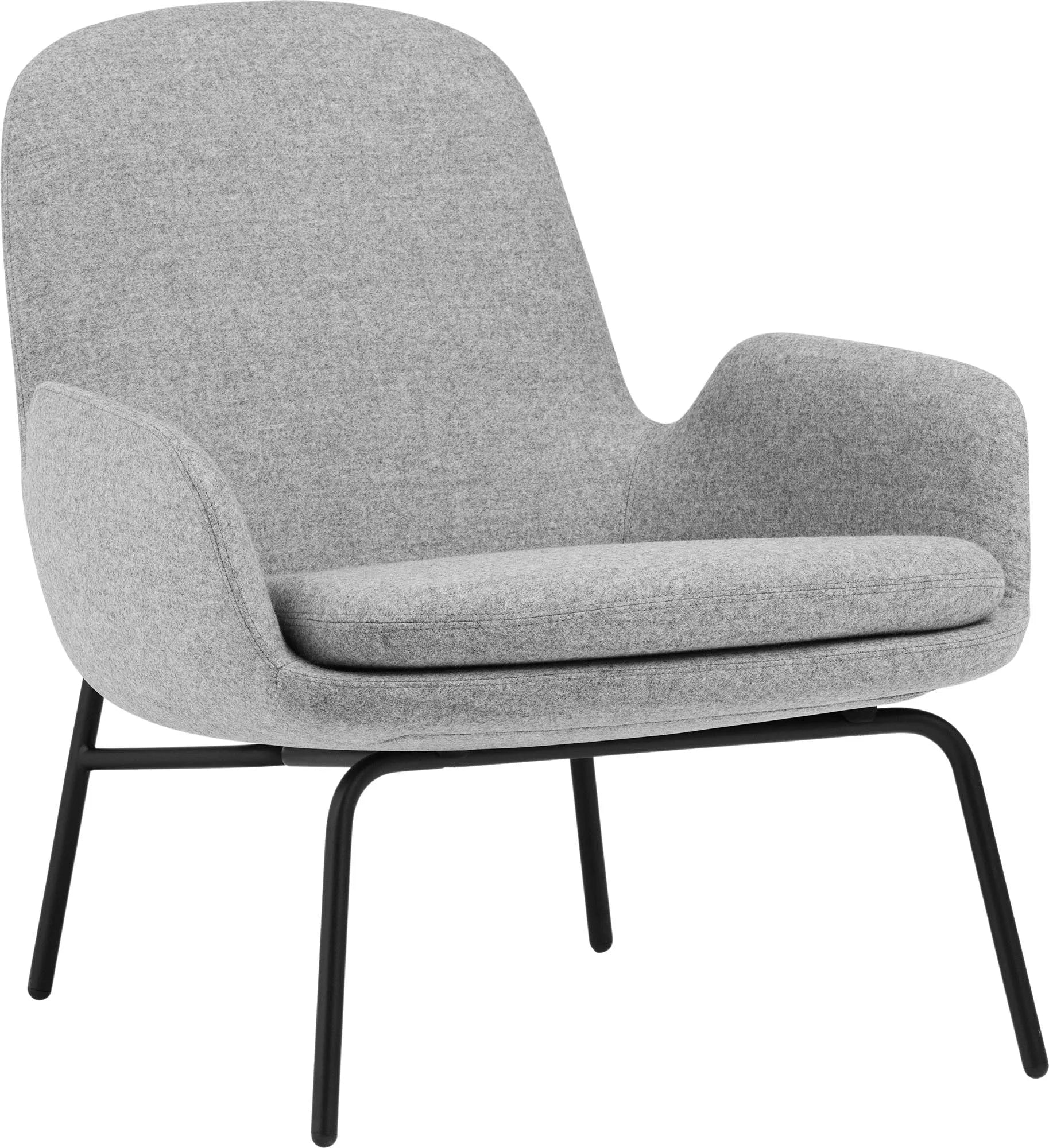 Der Era Lounge Sessel von Normann Copenhagen: Zeitloses, kurviges Design, hoher Komfort, individuell anpassbar mit vielfältigen Stoff- und Farboptionen.