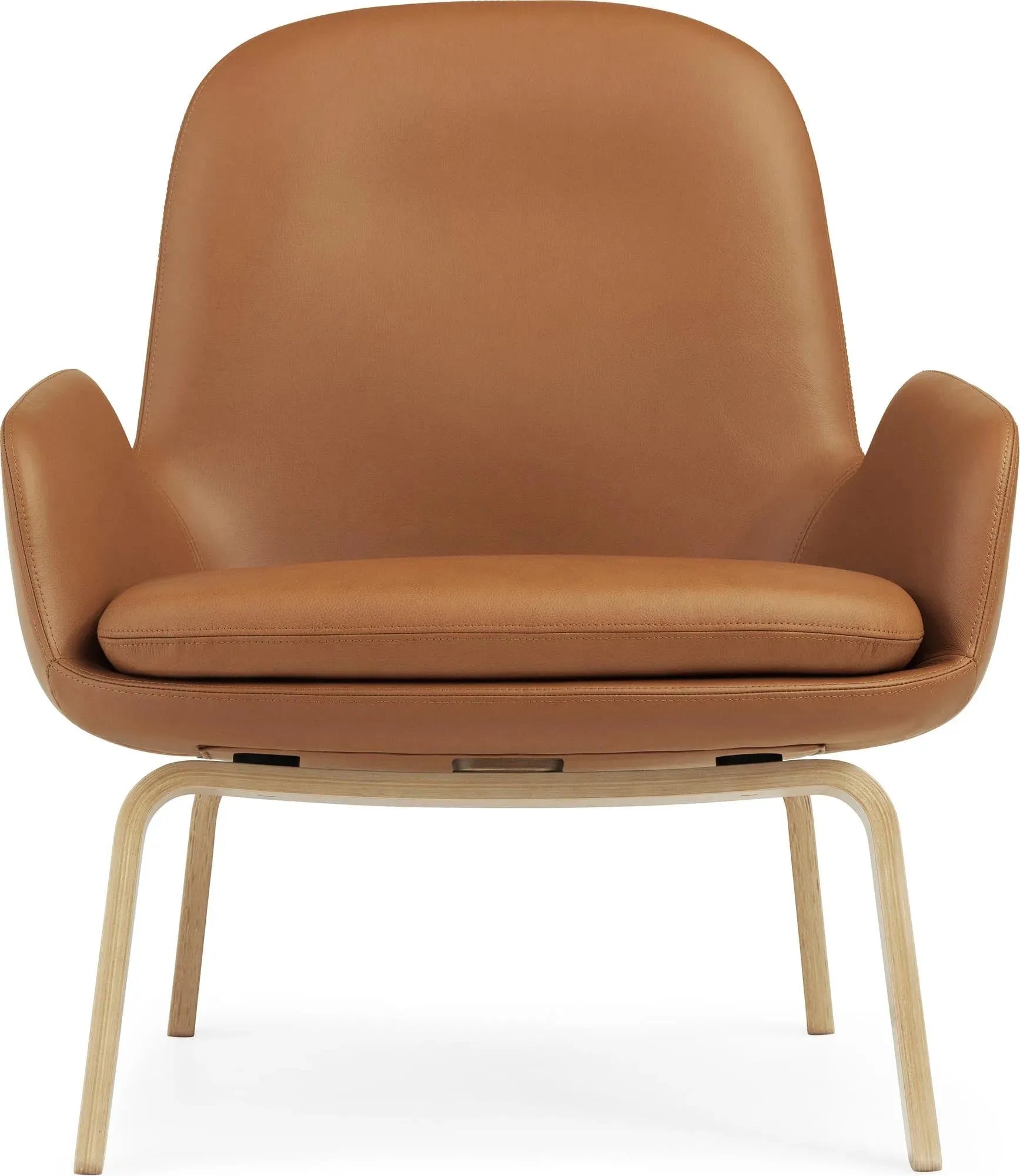 Der Era Lounge Sessel von Normann Copenhagen: Zeitloses, kurviges Design, hoher Komfort, individuell anpassbar mit vielfältigen Stoff- und Farboptionen.