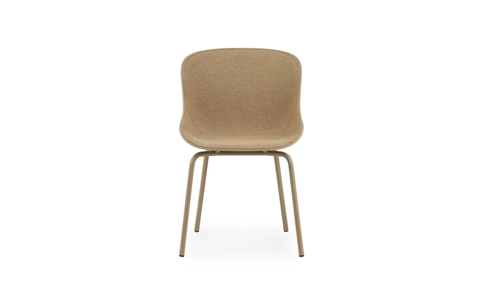 Der Hyg Stuhl von Normann Copenhagen vereint dänische Hygge mit sanften Linien und gemütlichem Design. Wählen Sie aus vielfältigen Polsteroptionen.