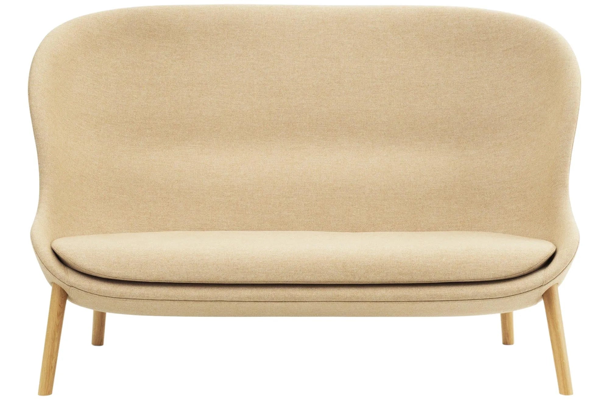 Das Hyg Sofa von Normann Copenhagen vereint dänische Hygge mit organischem Design. Komfortabel, stilvoll und individuell anpassbar.